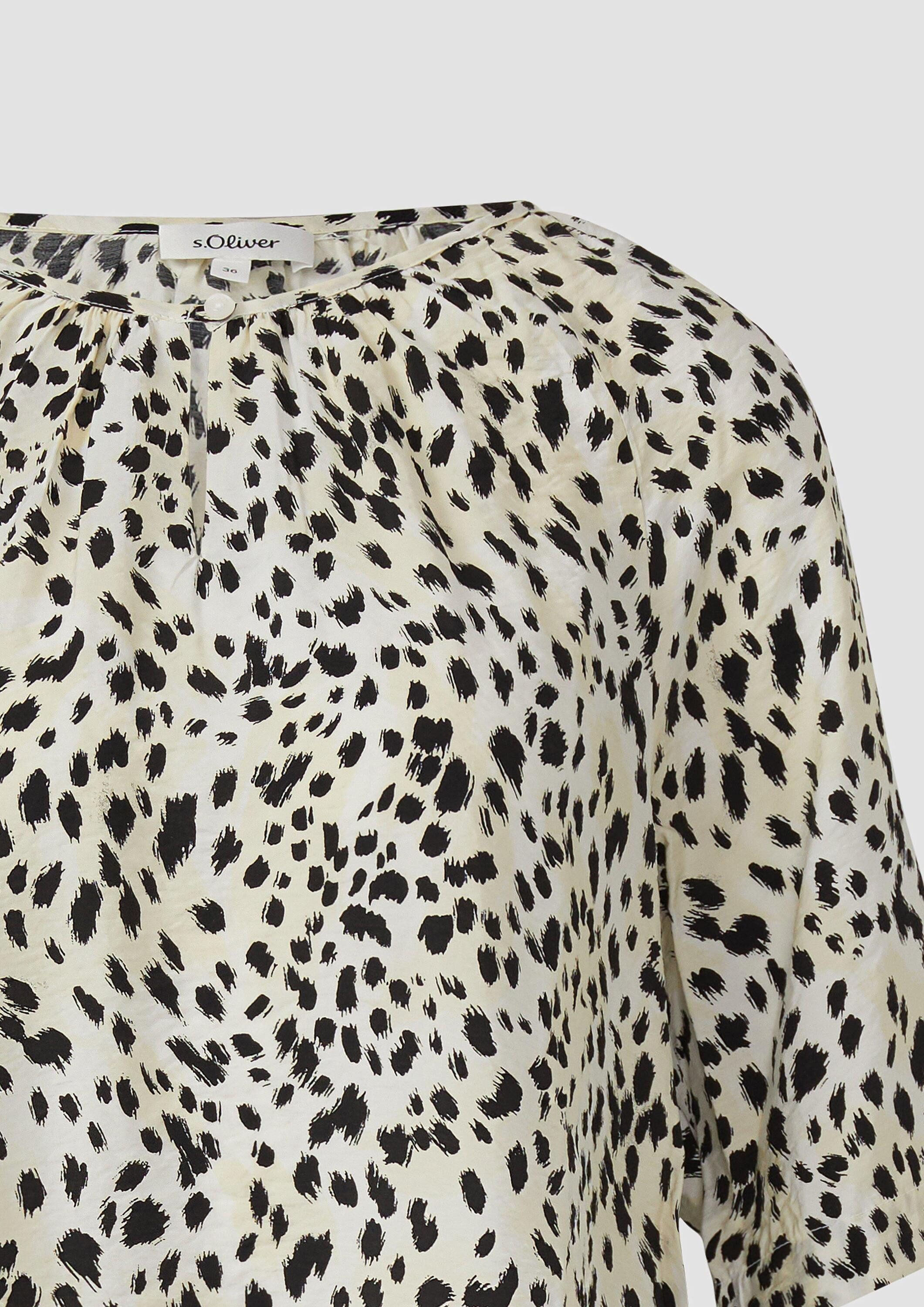 s.Oliver Kurzarmbluse Bluse Strukturierte Bluse aus Viskosemix mit Raffung