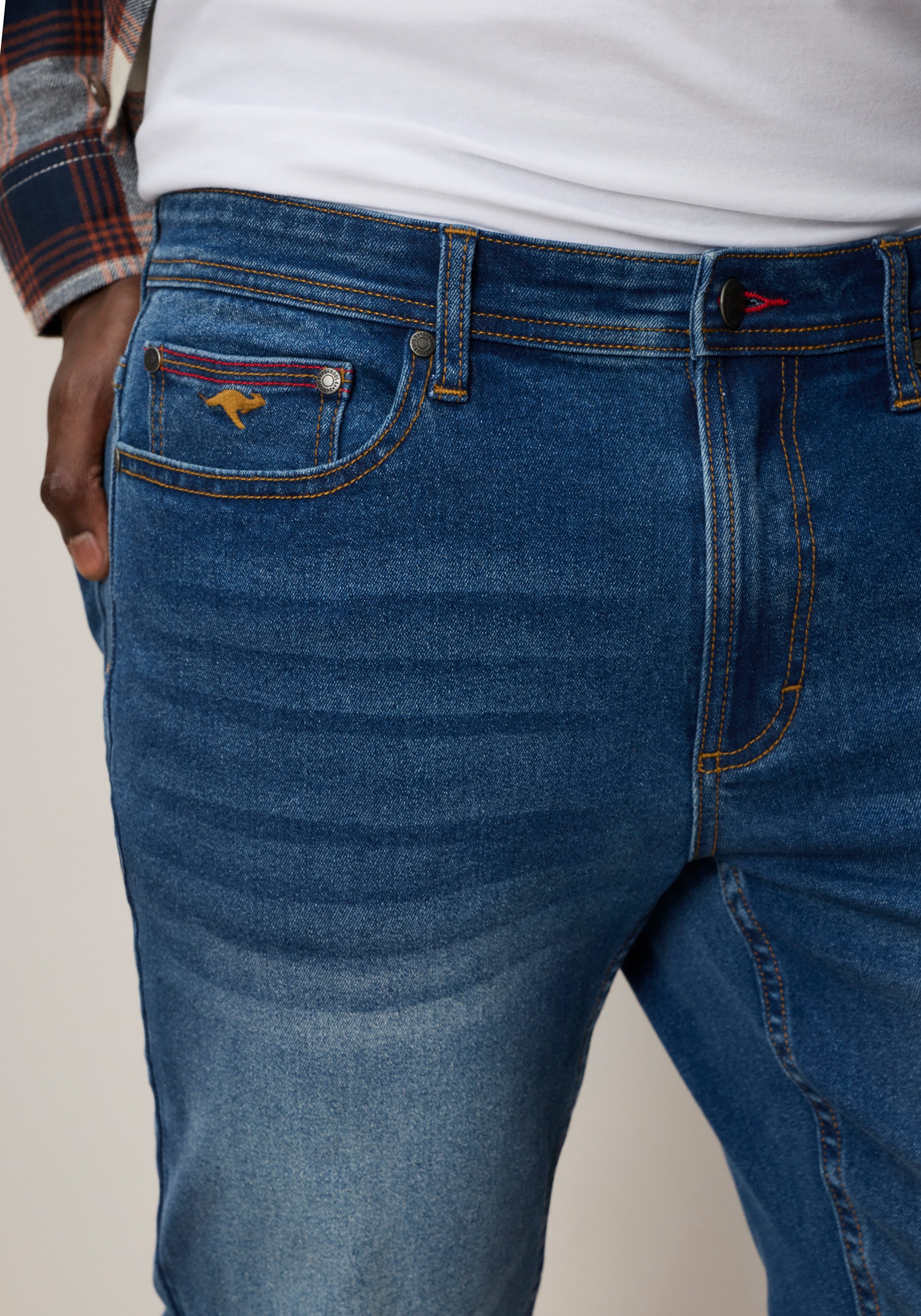 KangaROOS Straight-Jeans mit Reißverschluss und Knopf, niedrige Leibhöhe, lange Schnittform. € 59,99, (€ 59,99 pro 1 Stk).