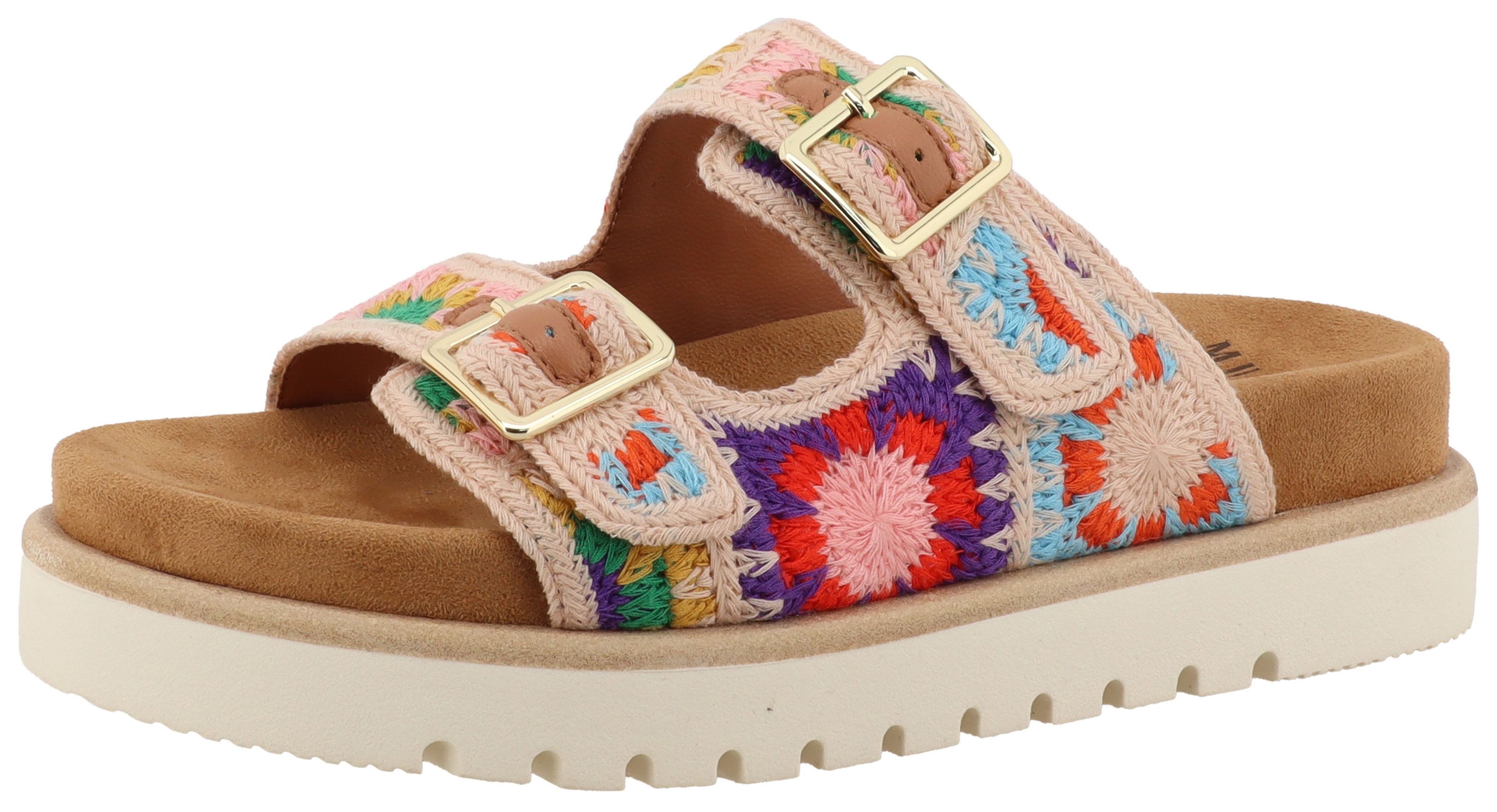 Mustang Shoes Malina Pantolette Sommerschuh, Schlupfschuh mit aufwendiger, bunter Stickerei