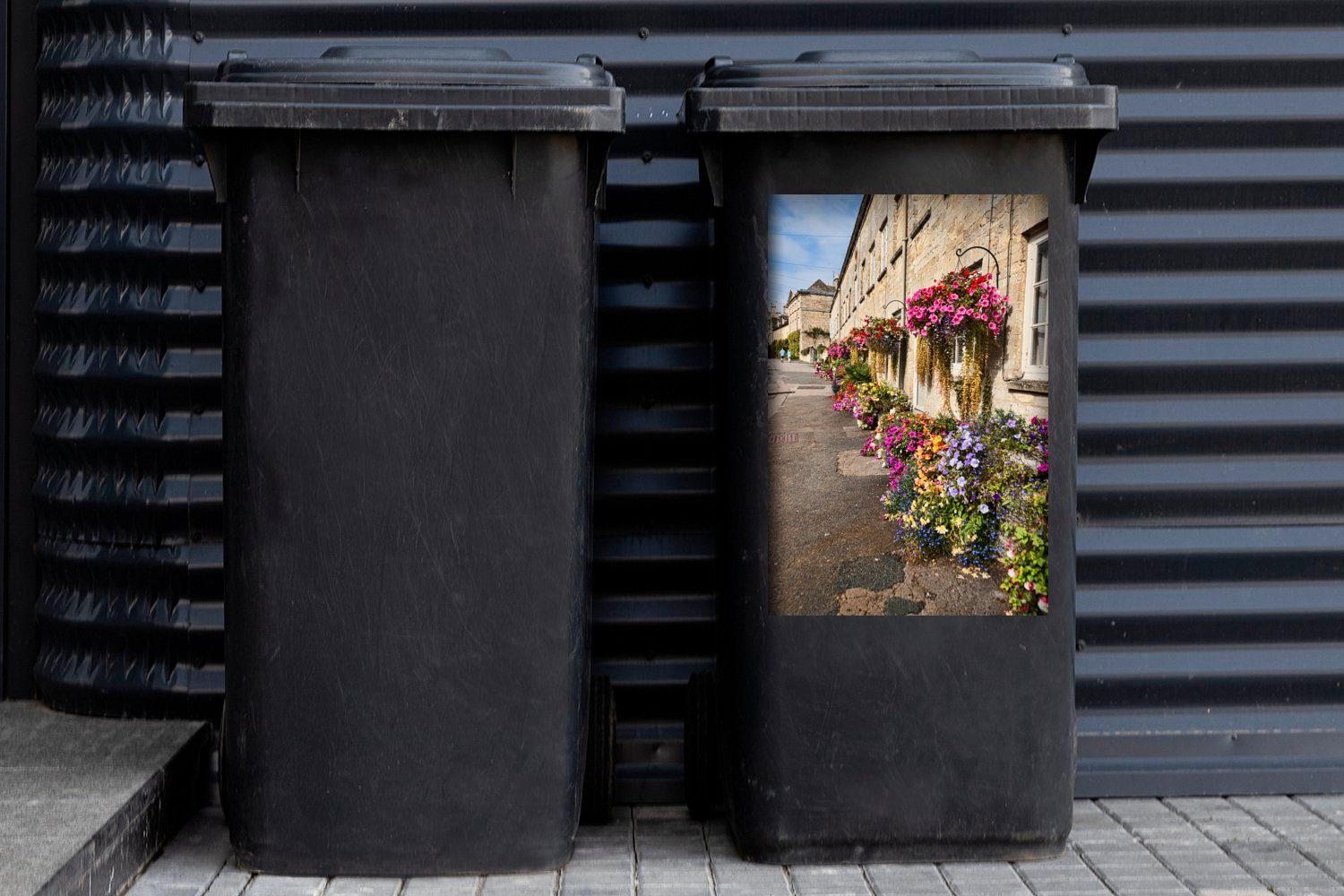 MuchoWow Wandsticker Blumen den Abfalbehälter Kalksteinmauern Mülltonne, Sticker, Container, verschönern Mülleimer-aufkleber, in (1 St), Cotswolds