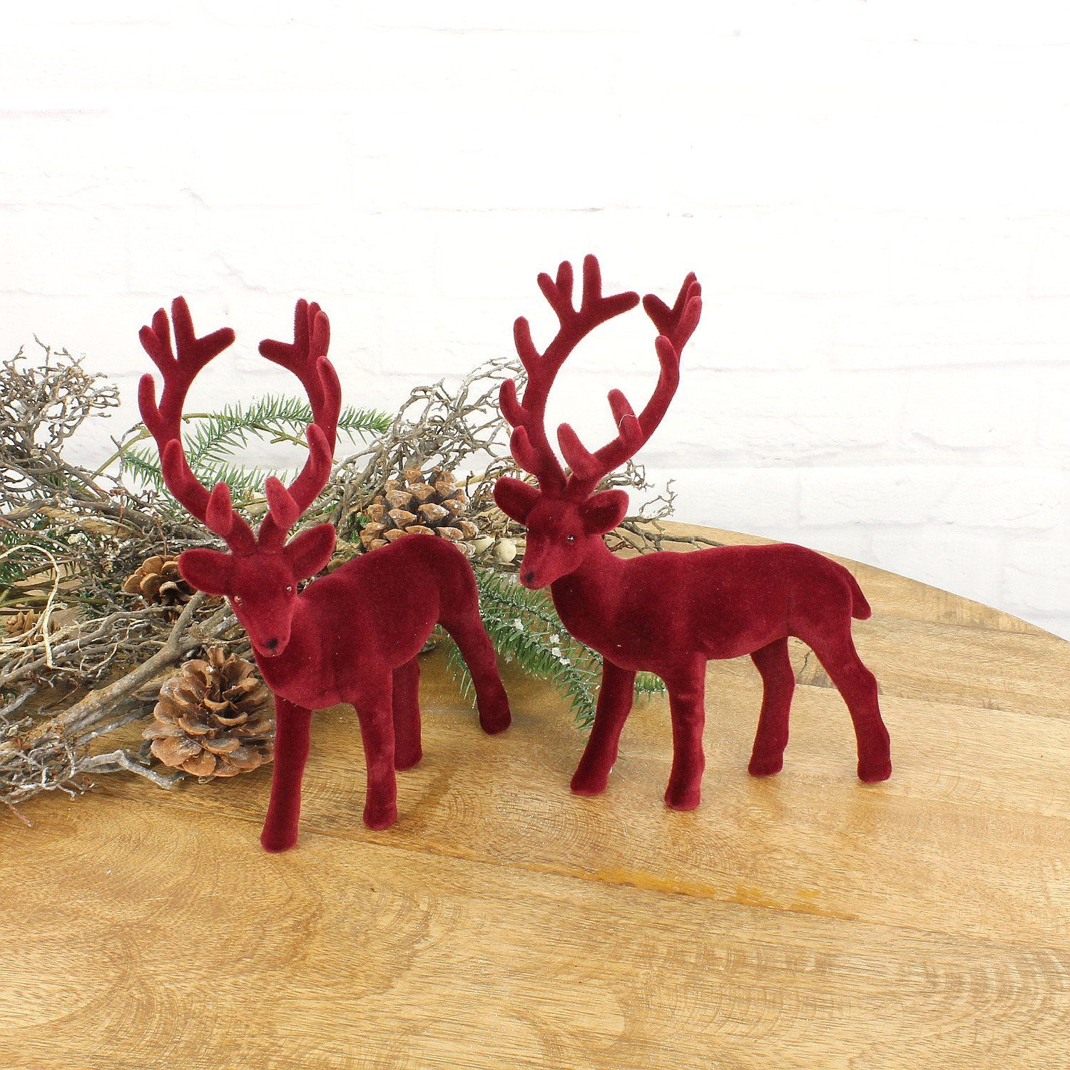 Macosa Home Weihnachtsfigur, 2er stehend Set Deko-Objekt Hirschdekoration Weihnachten rot Tierfigur Deko-Hirsch Deko Dekofigur Winter-Dekoration Samt Hirsch Weihnachtsdeko