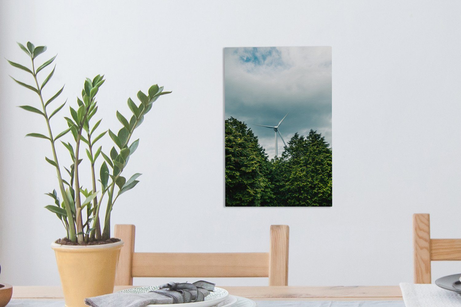 bespannt Windparks inkl. Bäume, fertig OneMillionCanvasses® Gemälde, die Leinwandbild cm überragt Leinwandbild Zackenaufhänger, St), Japan (1 20x30 Die Windturbine in eines