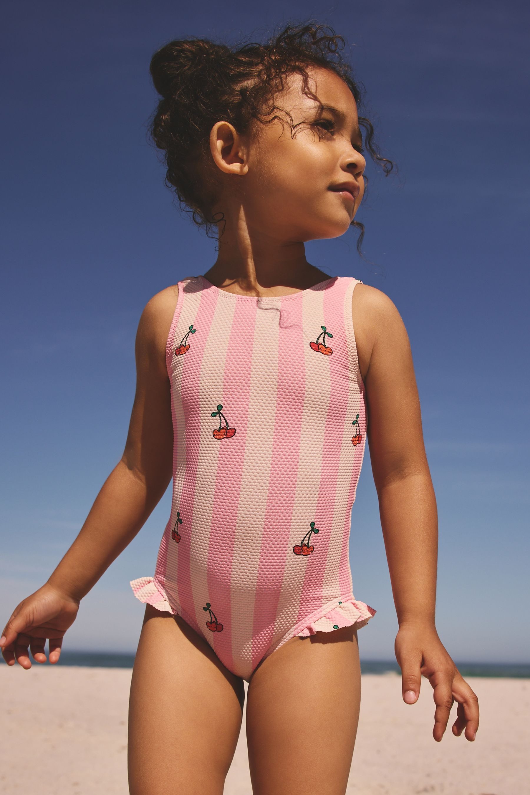 Next Badeanzug Badeanzug mit Rüschen am Bein (1-St)