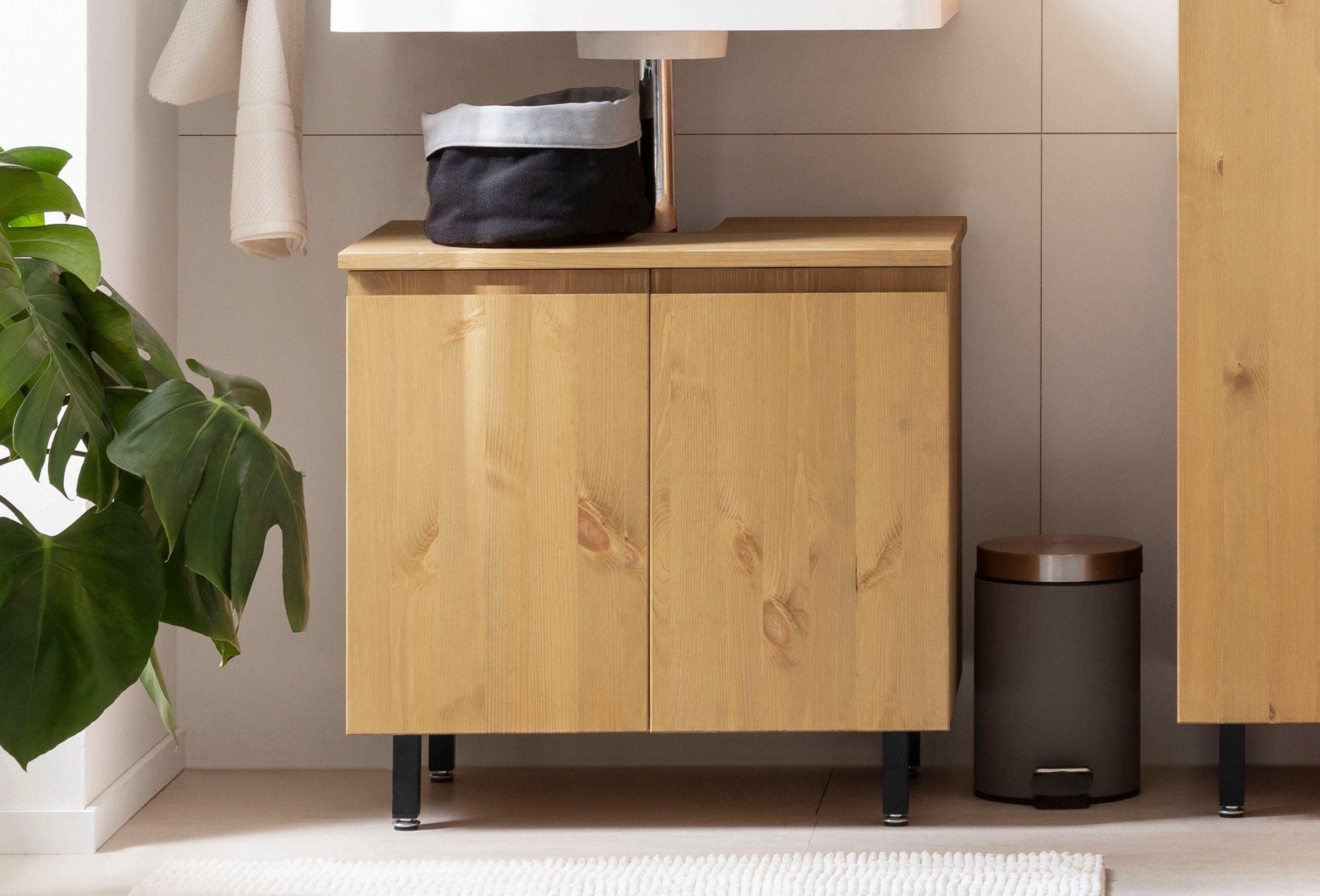 OTTO products Waschbeckenunterschrank Fjonn Kiefer, Breite 60 cm, Massivholz mit pflanzlichem Bio Öl behandelt