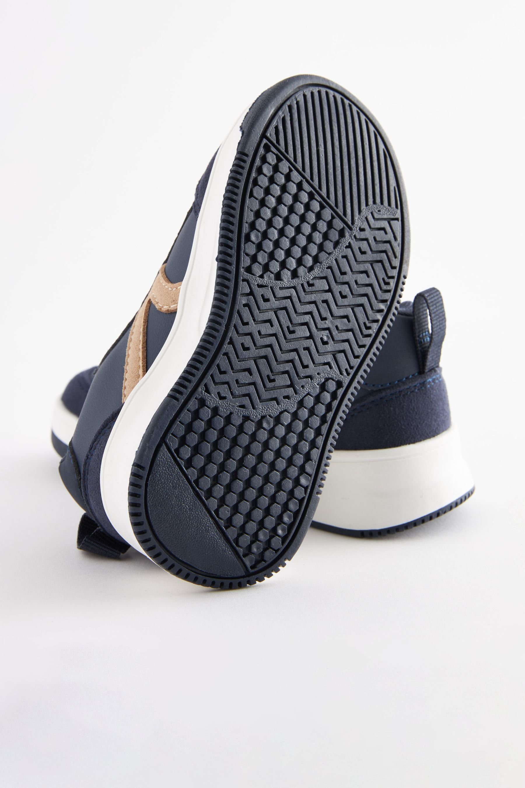 Next Sportschuh mit Elastikschnürung, weite Passform Sneaker (1-tlg)