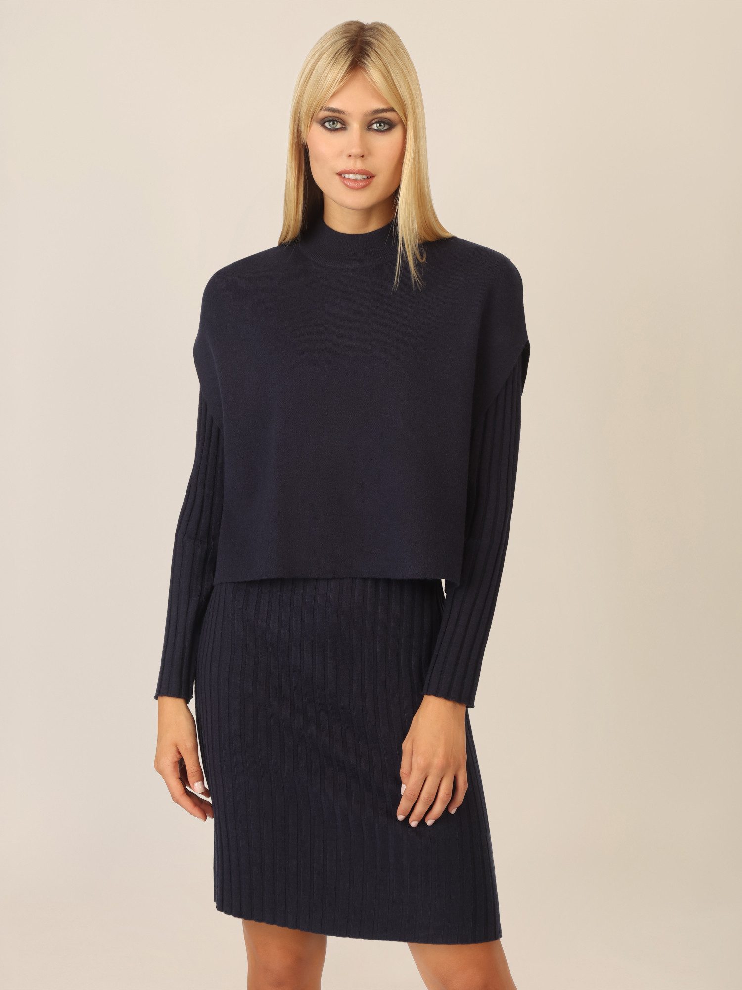 Apart Strickkleid aus Rippenstrickkleid und ärmellosem Pullunder