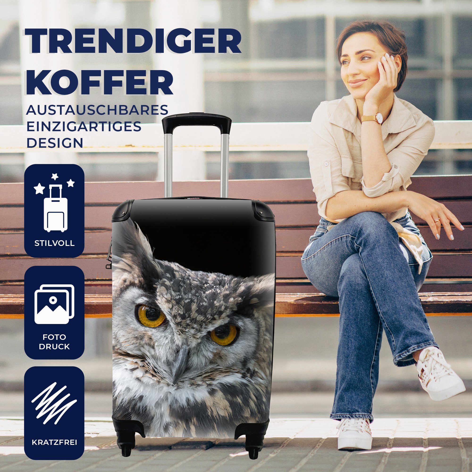 auf mit Handgepäck für Porträt Ferien, MuchoWow einer 4 Handgepäckkoffer Eule braunen Rollen, Trolley, Reisetasche schwarzem rollen, Reisekoffer Hintergrund,