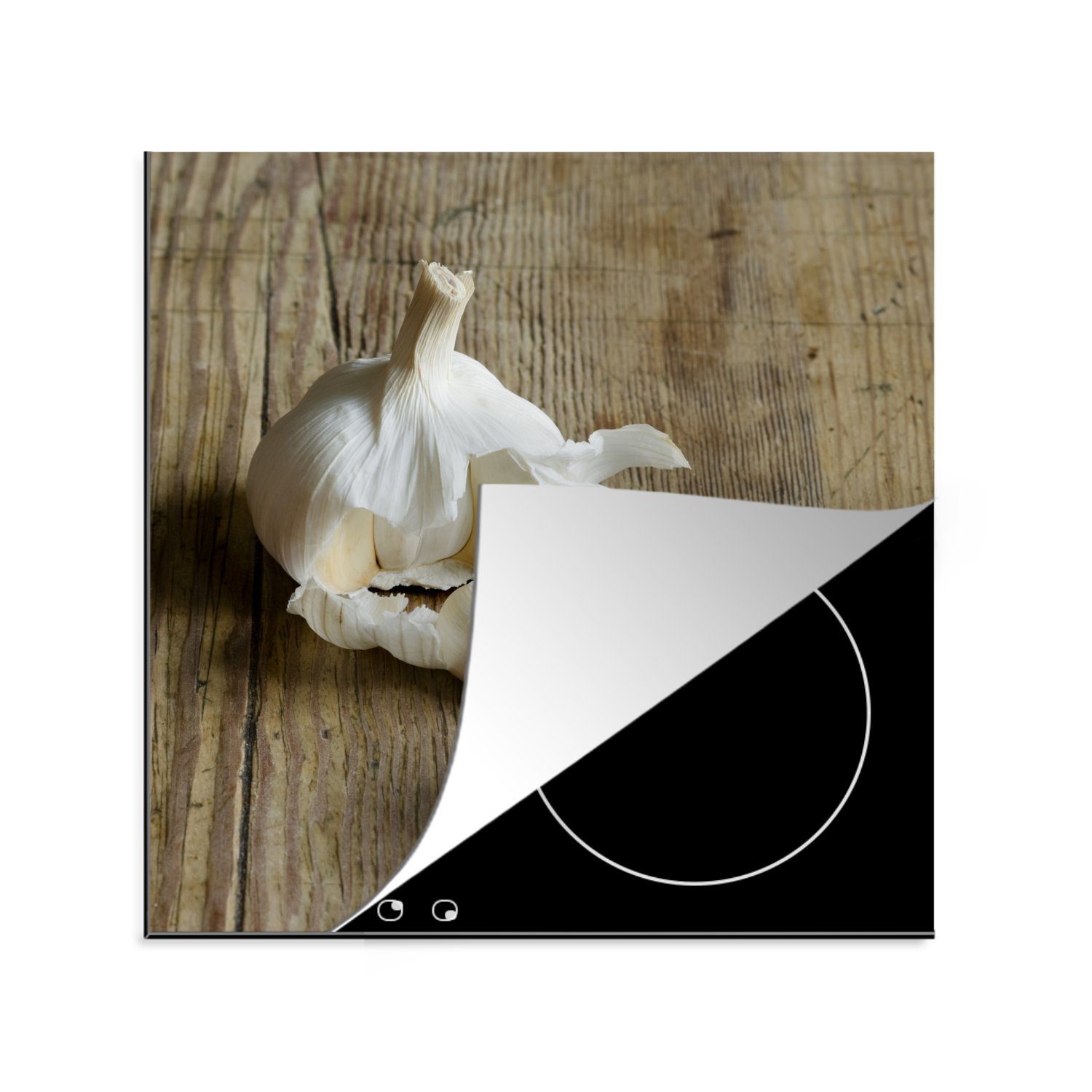 MuchoWow Herdblende-/Abdeckplatte Ein Knoblauch, dem ein Teil davon fehlt, Vinyl, (1 tlg), 78x78 cm, Ceranfeldabdeckung, Arbeitsplatte für küche