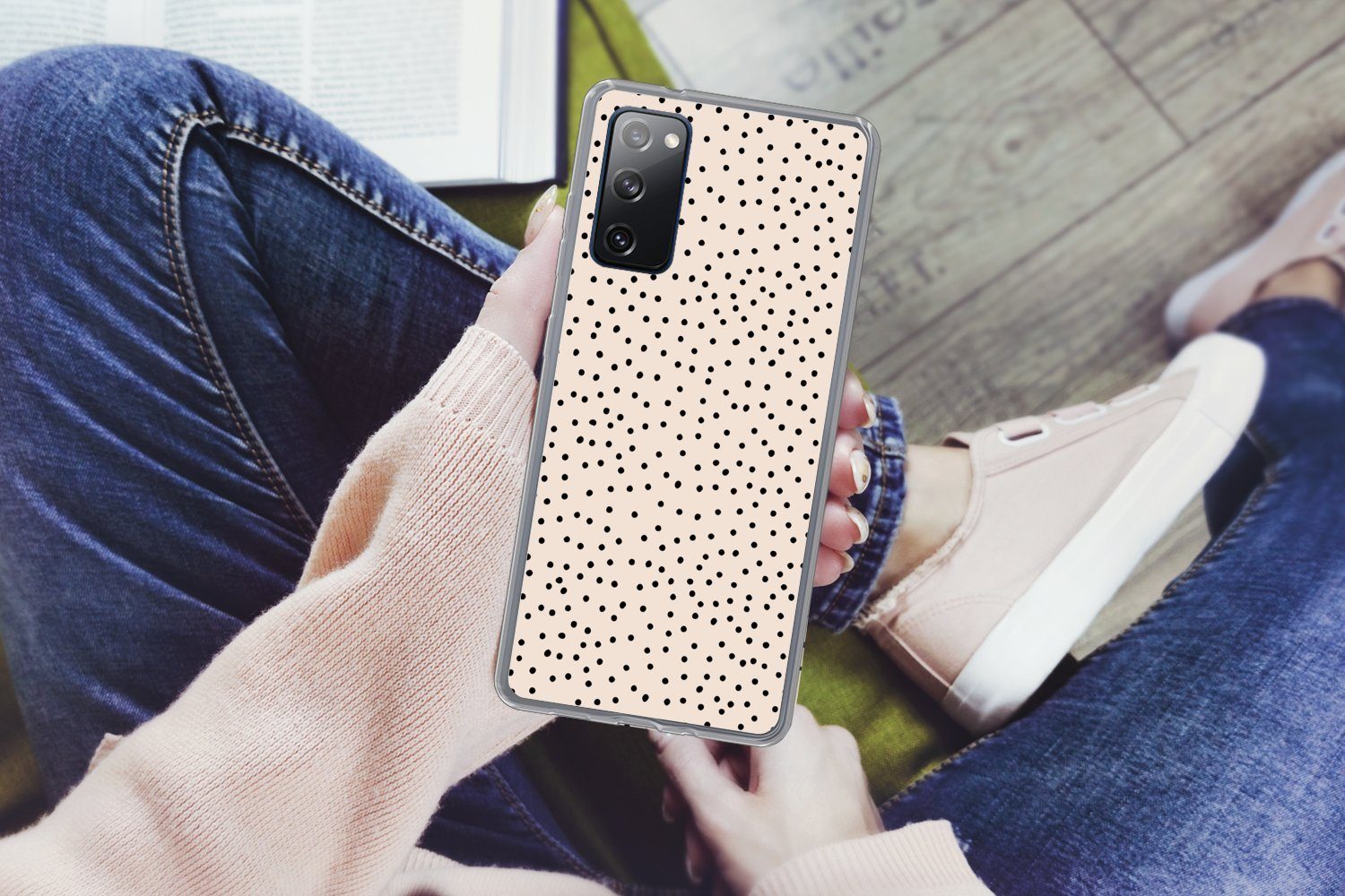 MuchoWow Handyhülle für Samsung Galaxy S20 FE Polka dot - Beige - Schwarz, Phone Case, Silikon, Schutzhülle Dünn