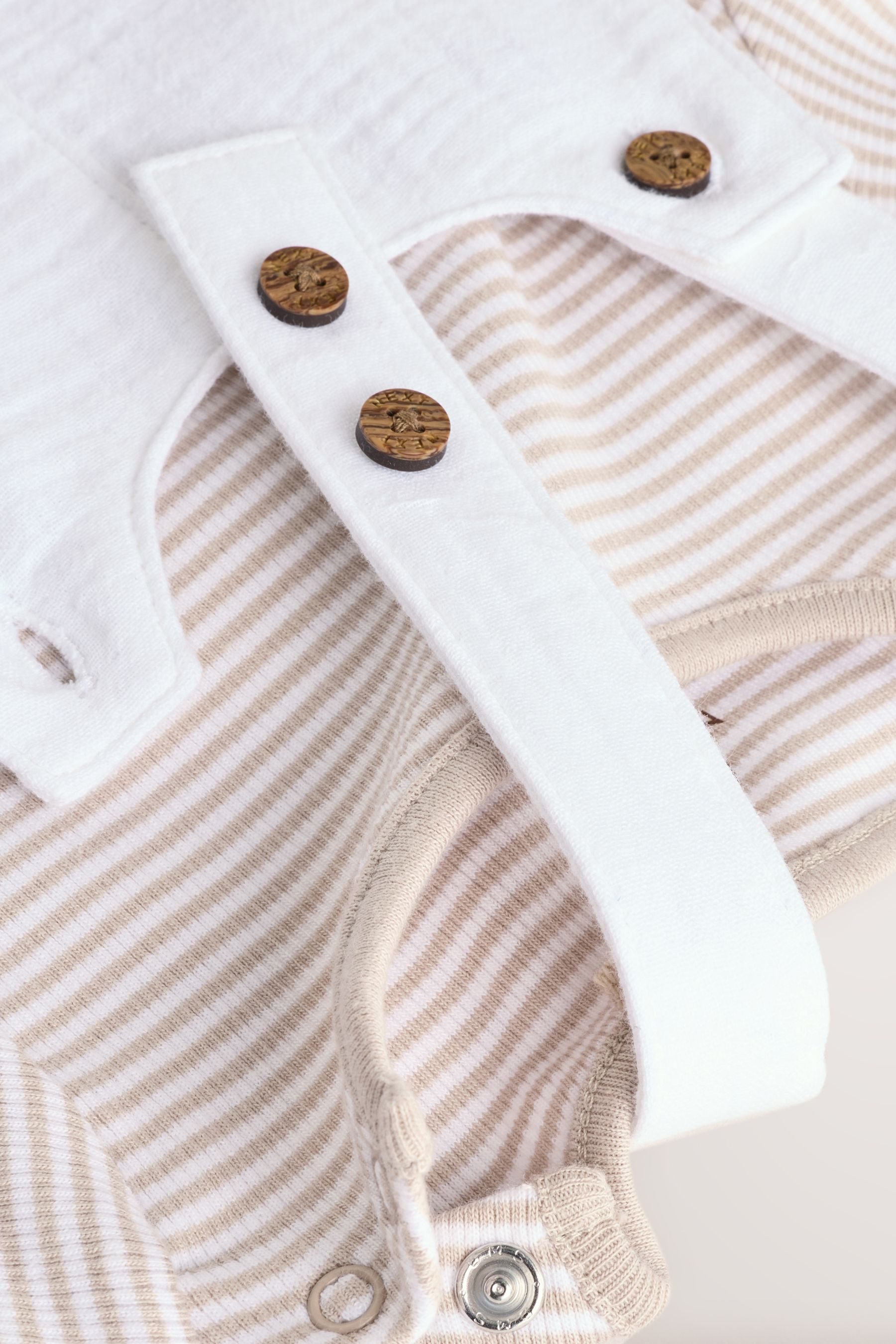 Next Latzhose Baby Latzhose und gestreifter Bodysuit im Set (2-tlg)