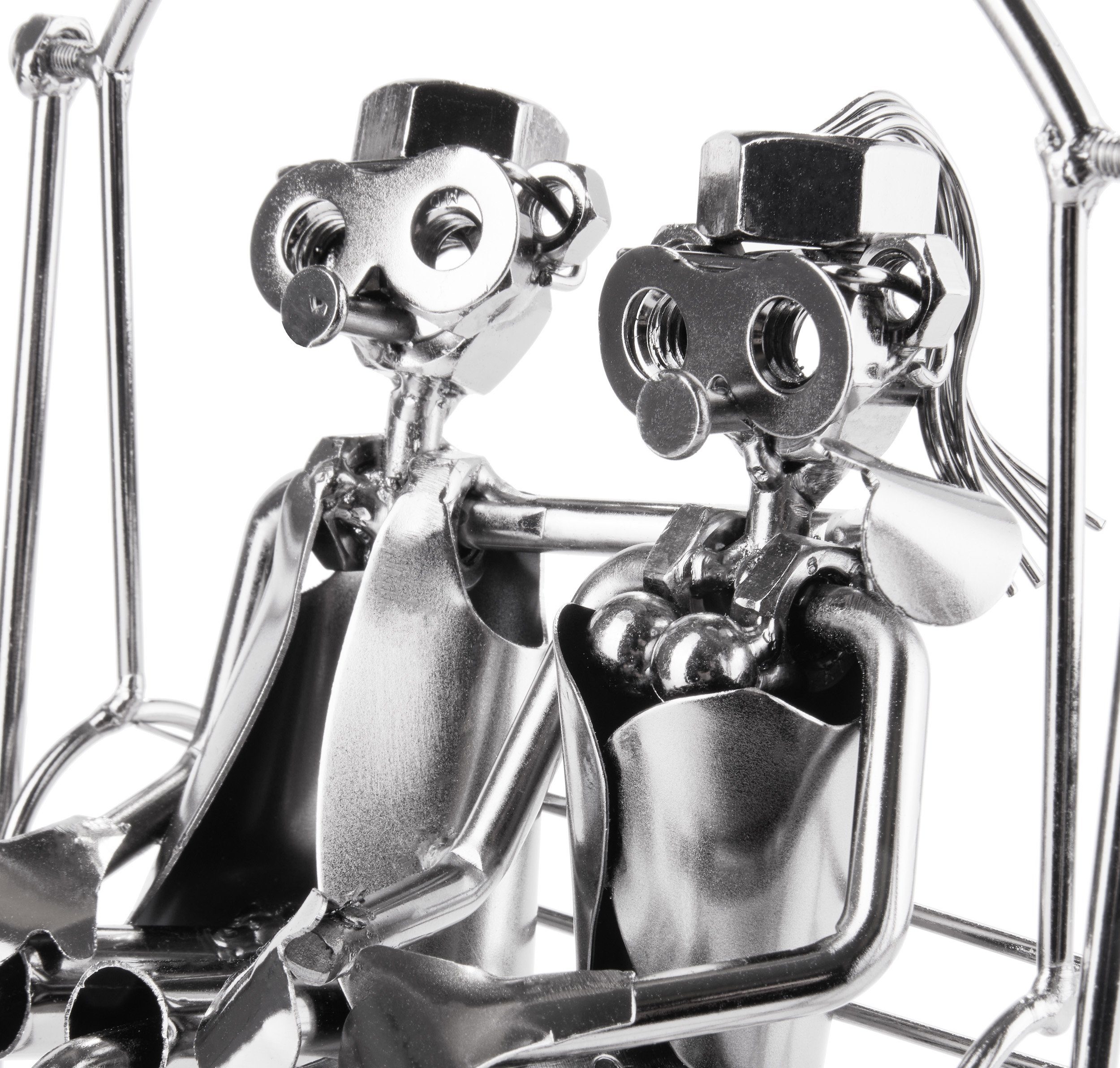 BRUBAKER Dekofigur Schraubenmännchen Liebespaar auf Schaukel (1 St), kunstvolle Metallskulptur als Paar-Geschenk für Freund und Freundin – Bild 5 von 5