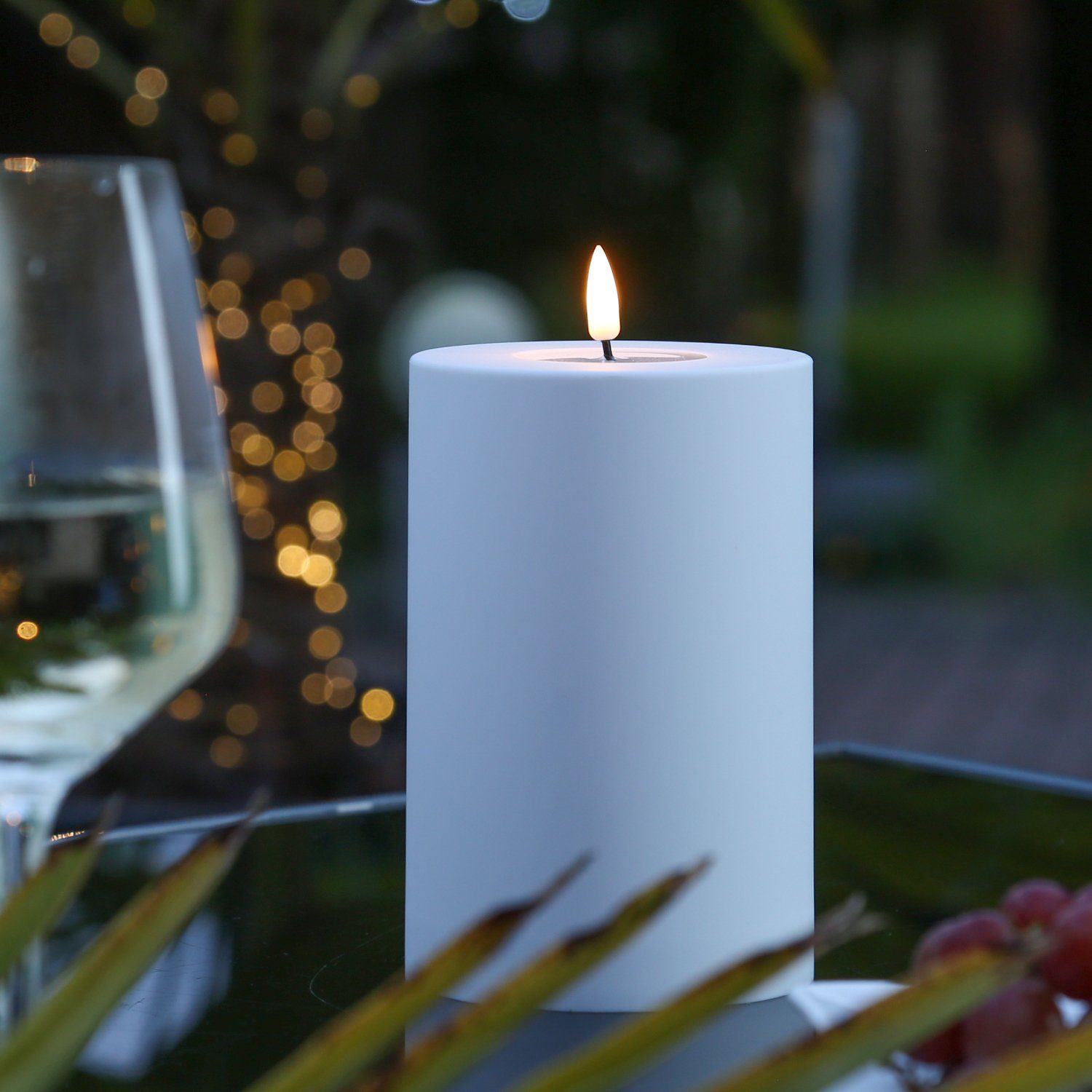 Deluxe Homeart LED-Kerze MIA für Außen 3D Flamme flackernd H: 15cm D: 10cm weiß outdoor (1-tlg)