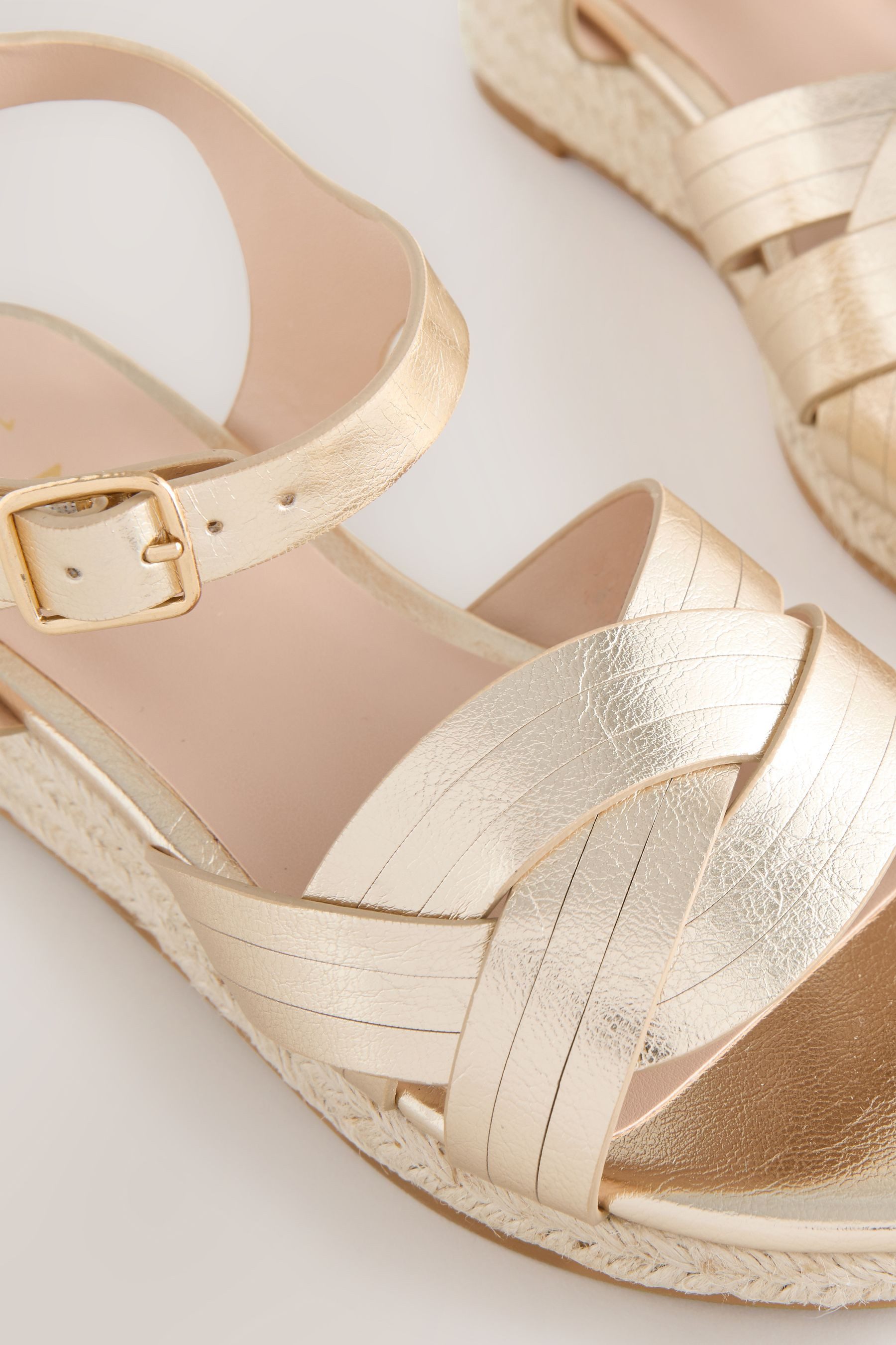 Next Keilabsatz-Sandalen in Weboptik Keilsandalette (1-tlg)