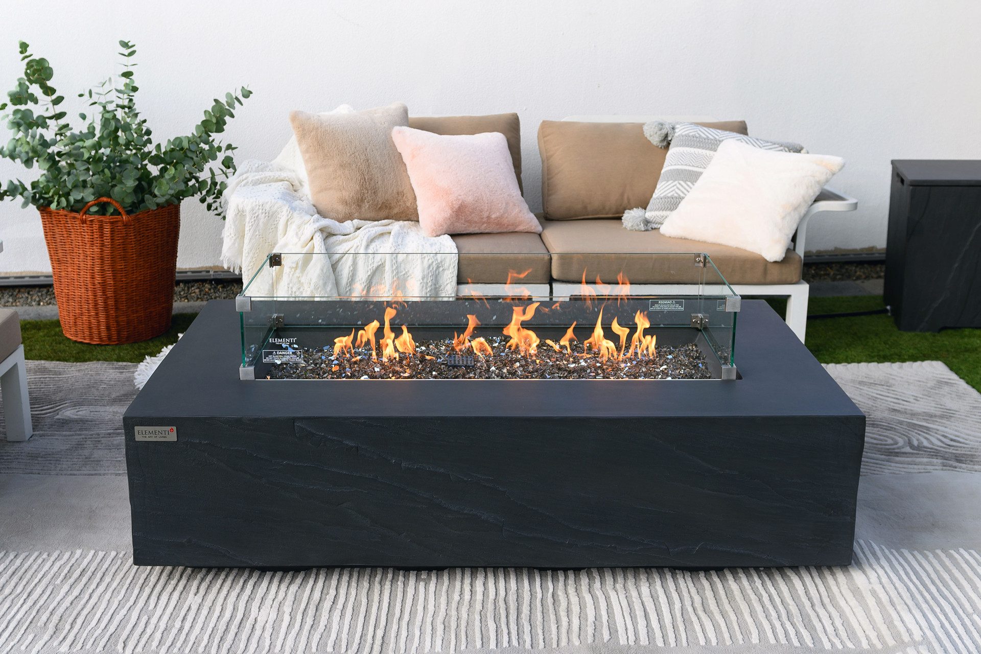 ELEMENTI Feuertisch CAPETOWN Feuerstelle aus Beton - Komplett-Set mit Zubehör, (SET, 1-St., inkl. mehreren Komponenten), Beton,(142x81x38cm)
