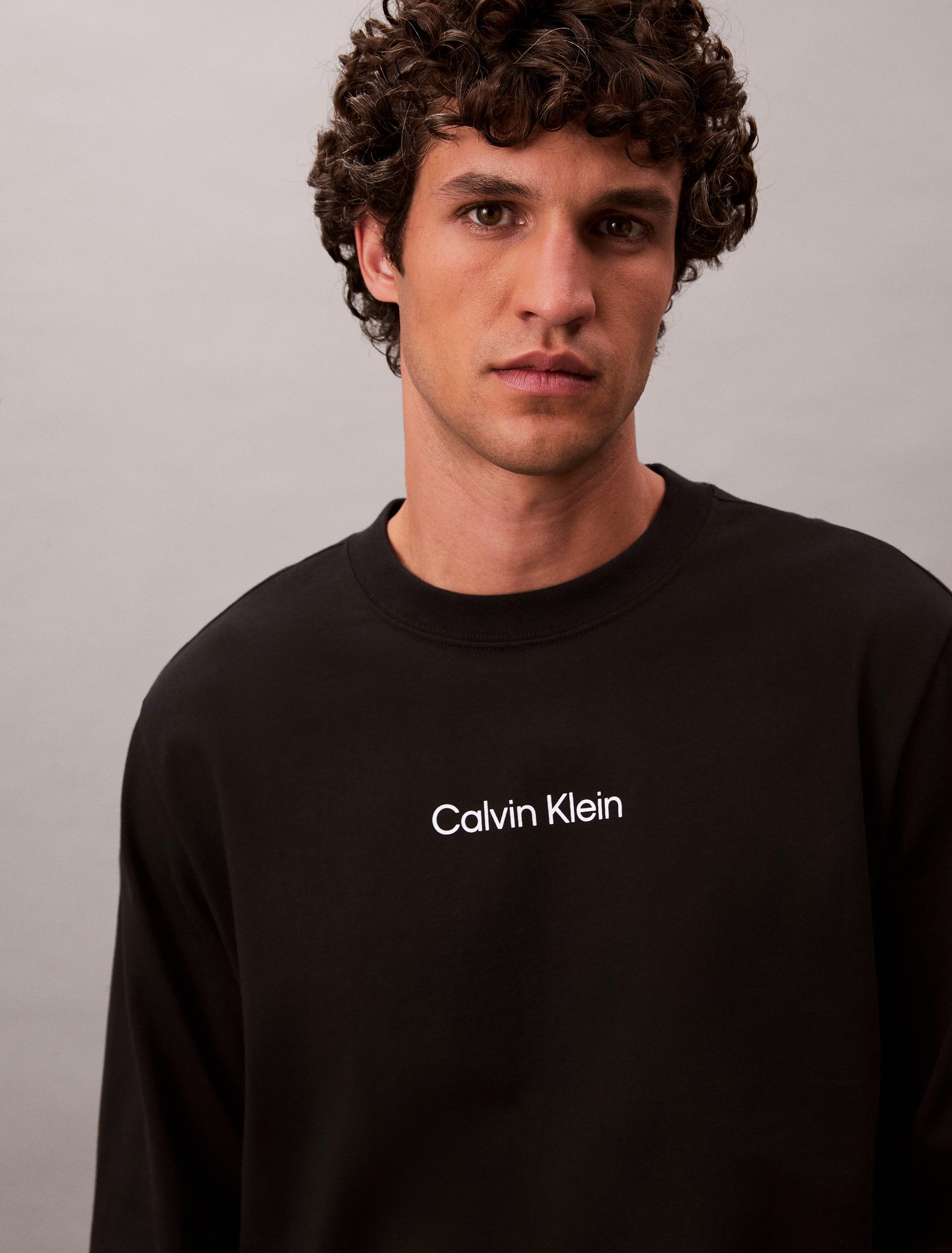 Calvin Klein Langarmshirt LS RLXD STANDARD LOGO CREWNK TEE Rundhalsausschnitt, relaxed fit