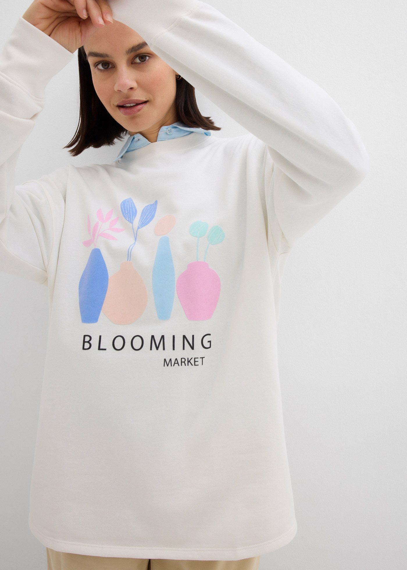 bonprix Sweatshirt mit Langarm, mit Blumen-Druck, mit Seitenschlitzen