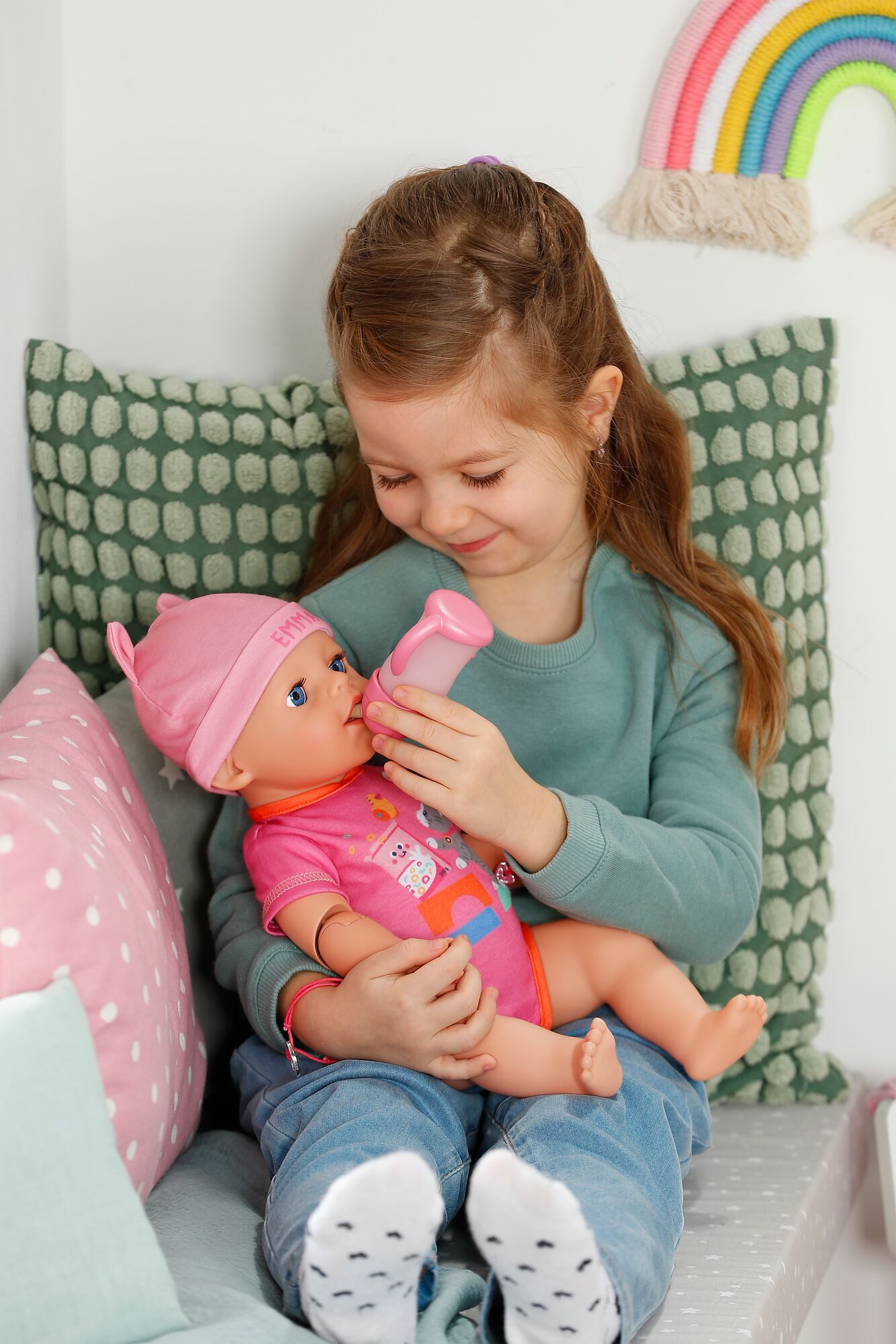 Baby Born Babypuppe Emma Click & Play 43cm, mit Click-&-Play: Hält Fläschchen und Löffel selbst - ohne Batterien