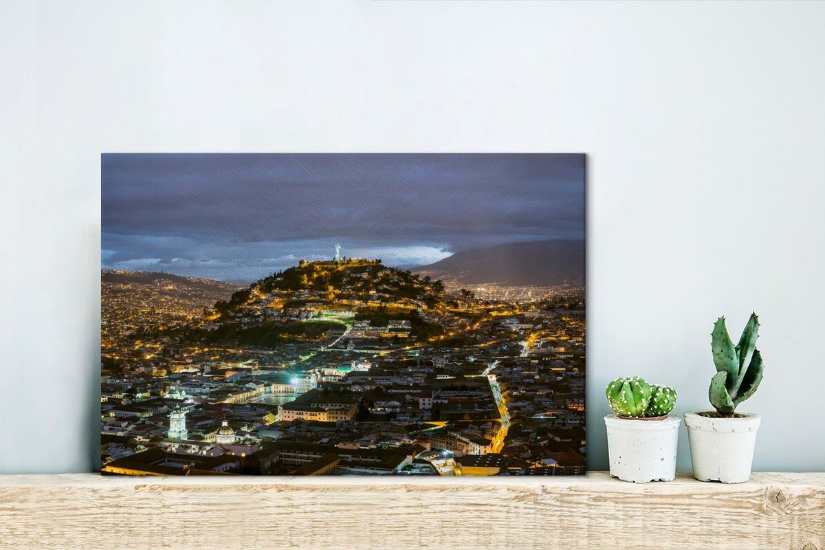 Wanddeko, die St), cm in 30x20 Quito Stadt Leinwandbilder, Abenddämmerung, Leinwandbild Wandbild Aufhängefertig, der OneMillionCanvasses® (1 auf Panoramablick