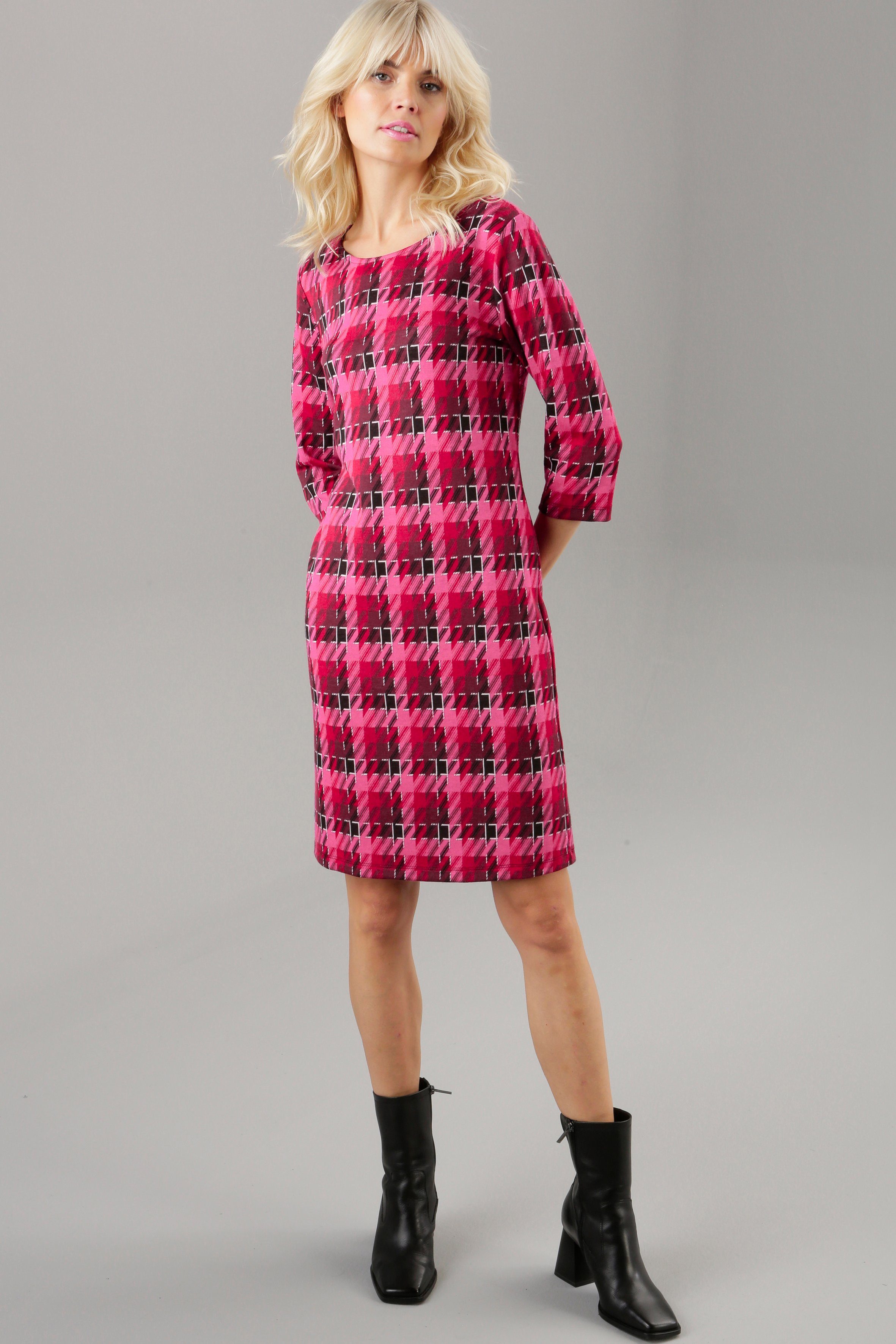 Jerseykleid Allover-Muster trendy mit Aniston in Knallfarben SELECTED