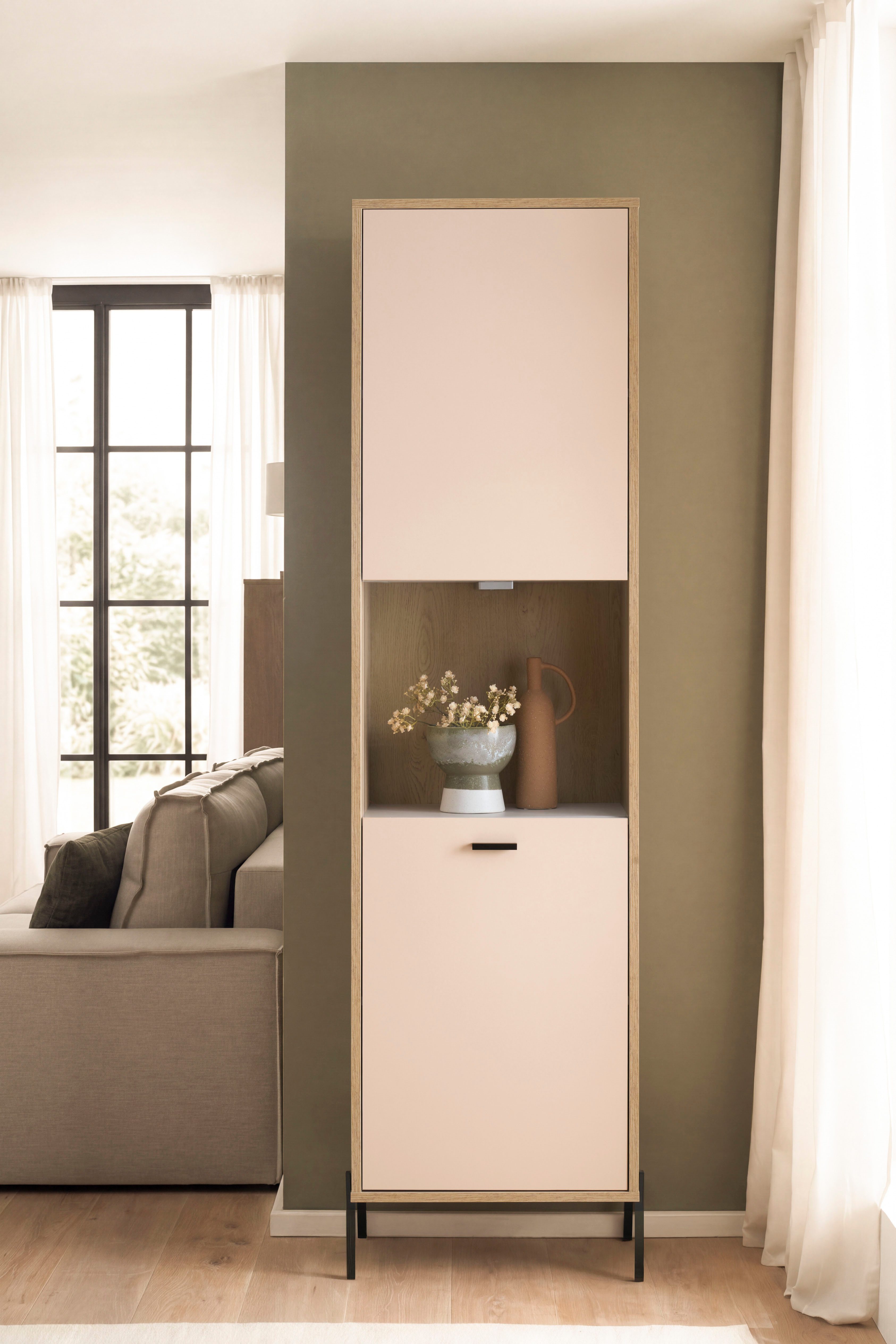 Home affaire Vitrine Fredericia, moderner Hochschrank,Glasvitrine in Kaschmir, Standvitrine zeitlos, schwarze Metallgriffe und -füße, ausreichend Stauraum