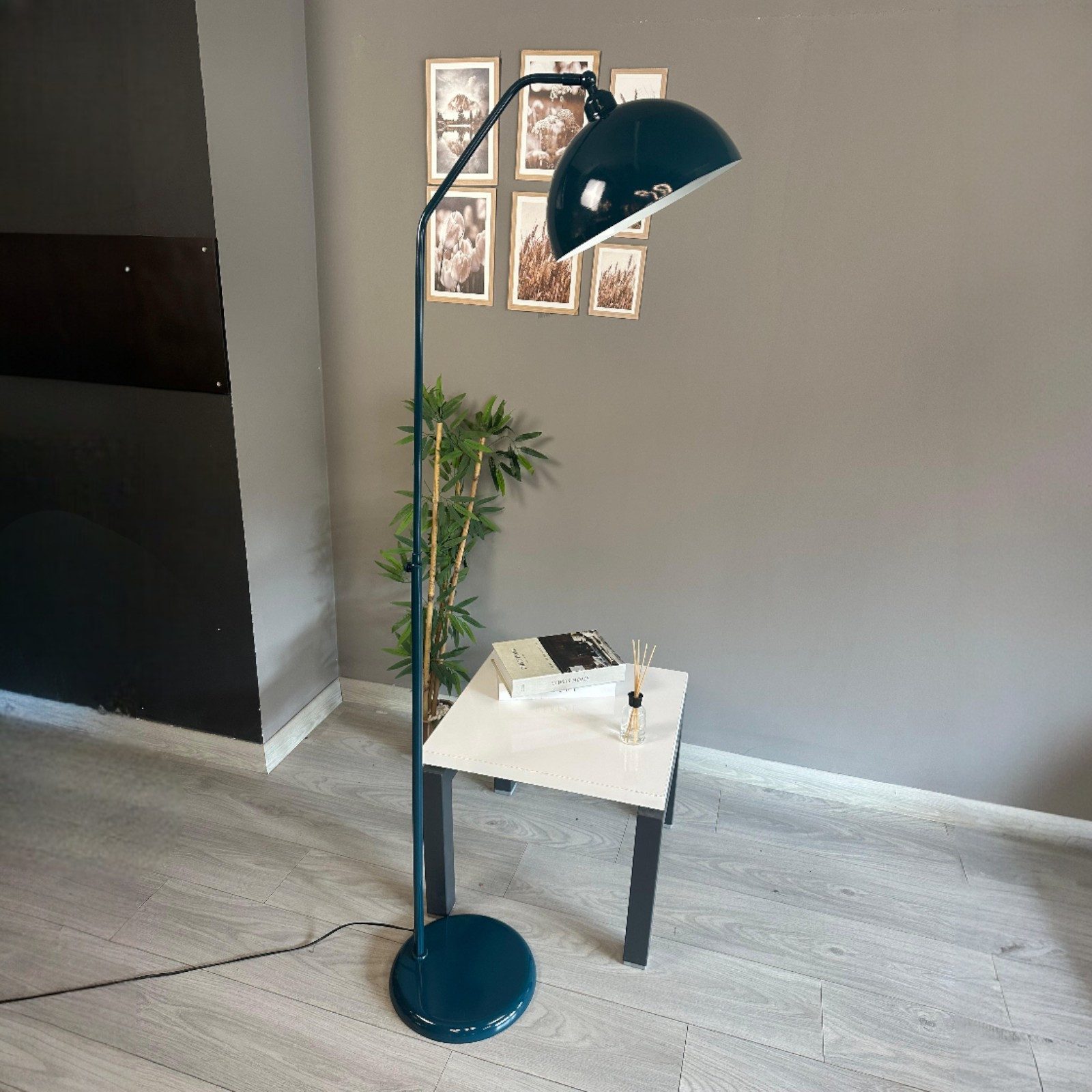 Bamyum Stehlampe Stehlampe mit beweglichem Kopf Moderne dekorative Stehlampe aus Metall, ohne Leuchtmittel, E27, verstellbarer Lampenschirm, Stehluchte mit Ablage