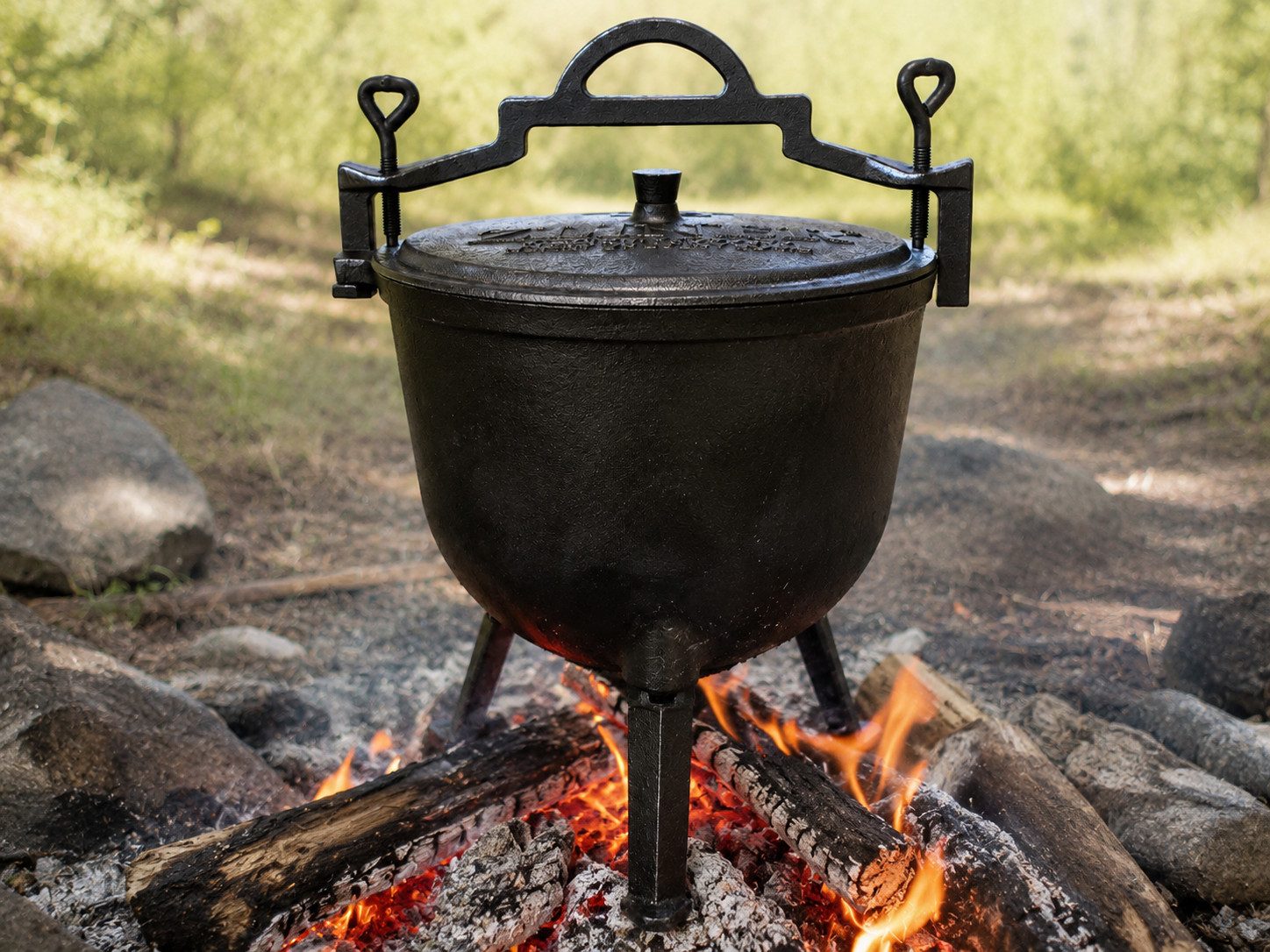 Zilner Grilltopf Schwerer Feuertopf Gusseisenkessel Jagdkessel in 4 Größen, Gusseisen (Dank seiner robusten Verarbeitung und vielseitigen Einsatzmöglichkeiten ist er zudem eine ideale Geschenkidee für Geburtstage, Hochzeiten, Weihnachten, Einweihungen sowie für Camping, Grill und Outdoor Liebhaber)
