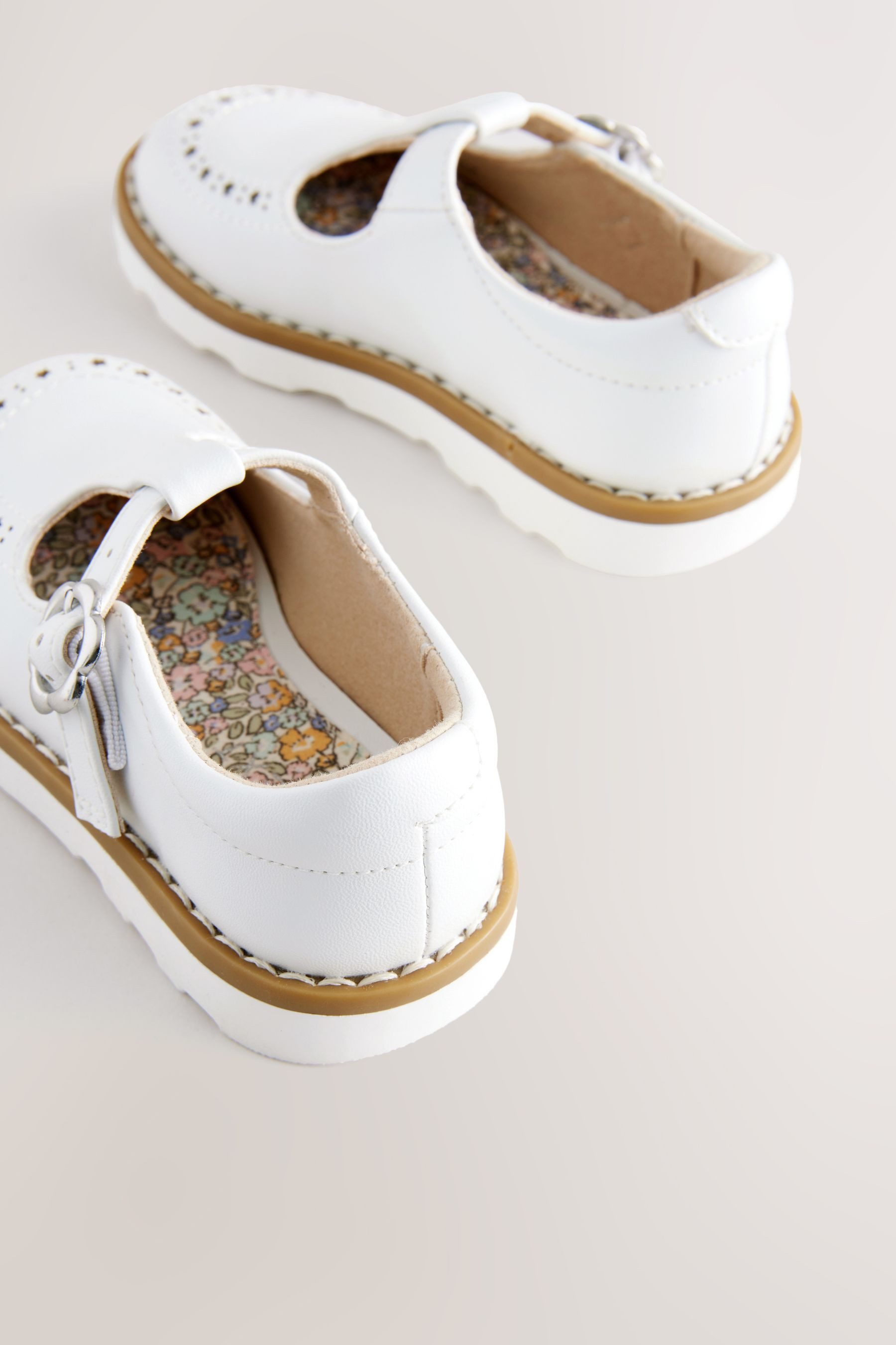 Next T-Steg-Schuhe, weite Passform T-Strap-Sandale (1-tlg)