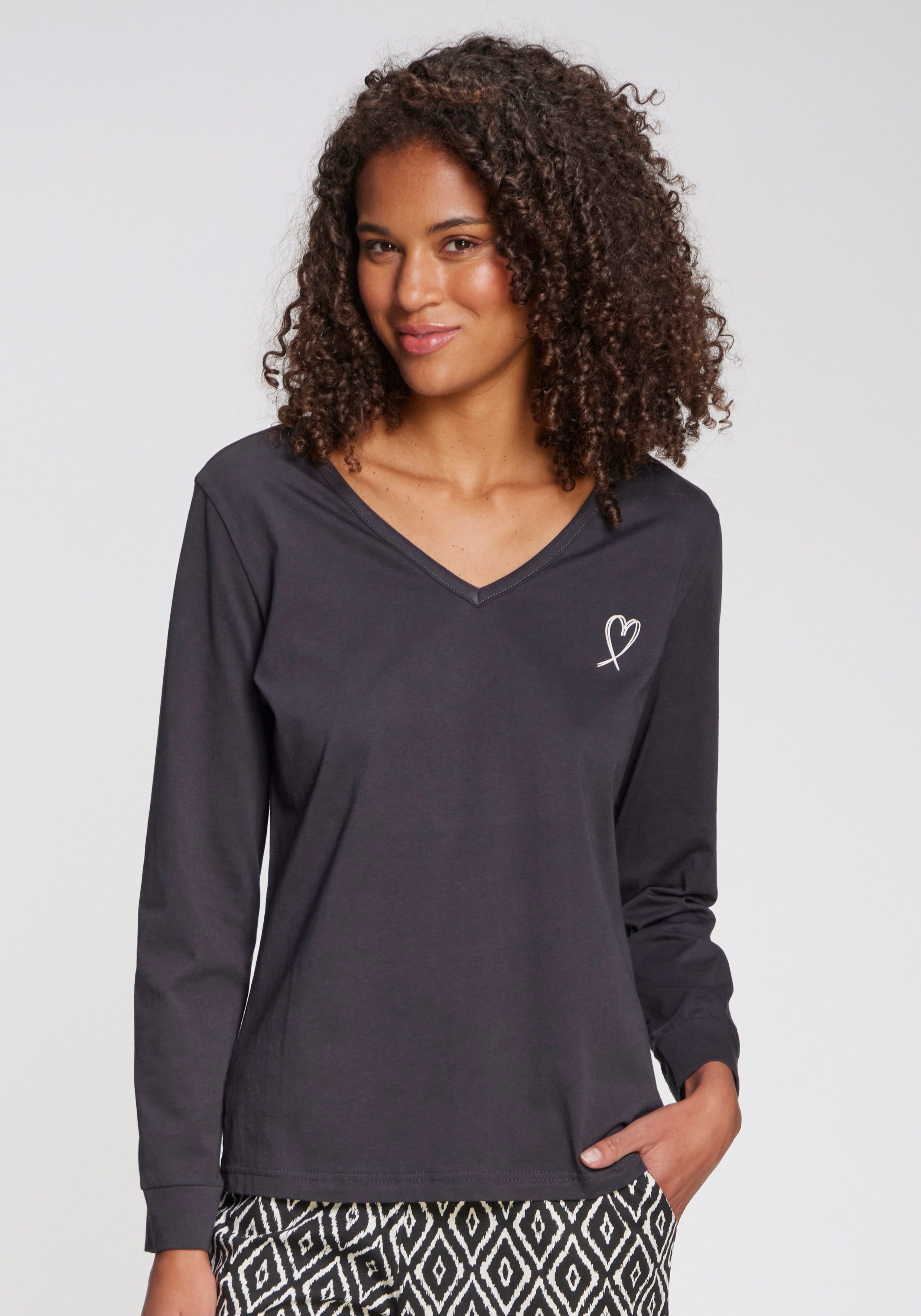 Vivance Dreams Longsleeve mit kleinem Herzprint günstig online kaufen