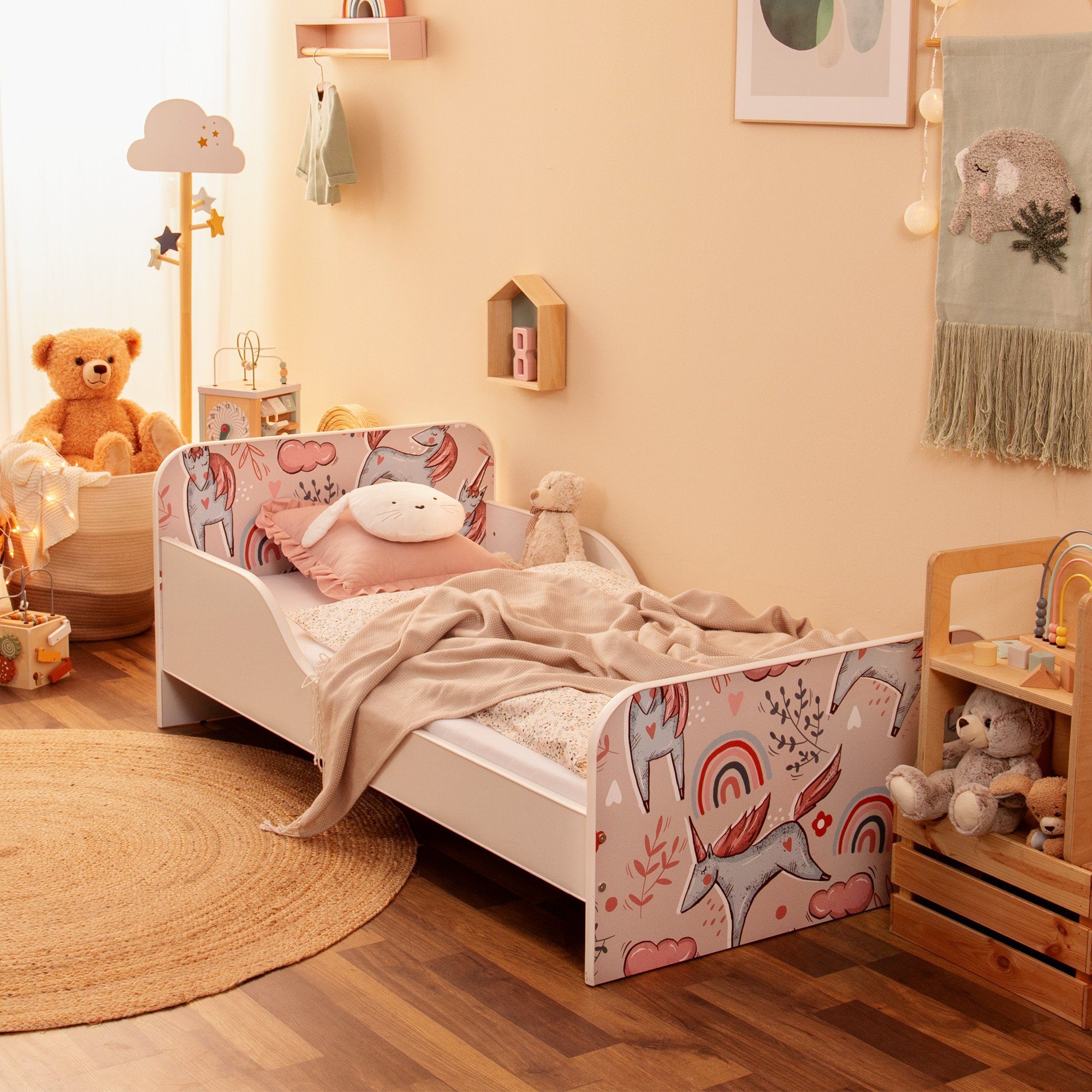 Alcube Kinderbett NOAH mit Matratze, Lattenrost und Rausfallschutz (Kinderbett 80x160 cm mit Einhorn-Motiv Bestseller KOMPLETT SET - Ein Nest der Träume Liebevoll gefertigt in Europa I Bettgestell 80x160 Kleinkinderbett Jugendbett 80x160), Juniorbett 80x160 cm bis zum 6. Lebensjahr Bett für Jungen und Mädchen Weiß mit Einhorn-Motiv