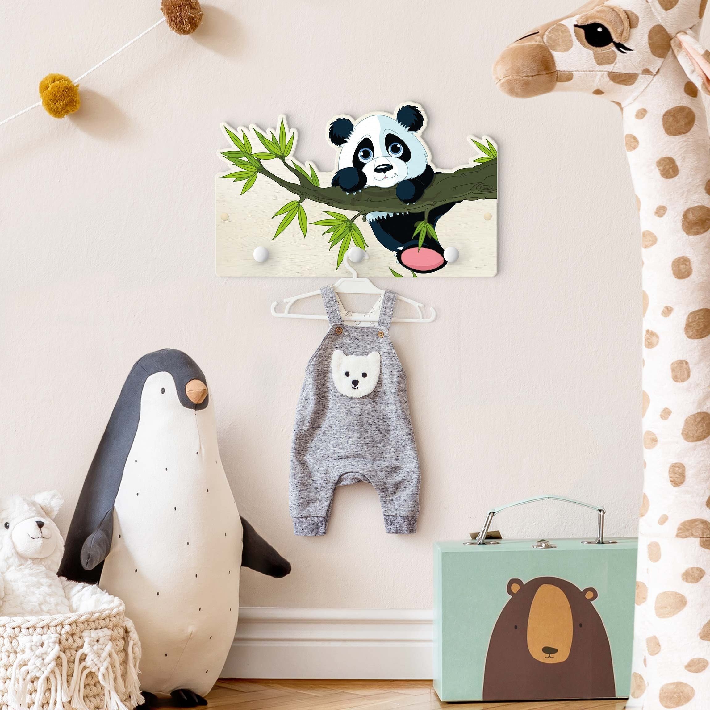 Bilderdepot24 Garderobenpaneel weiss Illustration Tiere Kletternder Panda (Kindergarderobe holz Kleiderhaken für die Wand inkl. Montagematerial), moderne Wand Garderobenleiste Flur - kleine Hakenleiste Kinderzimmer