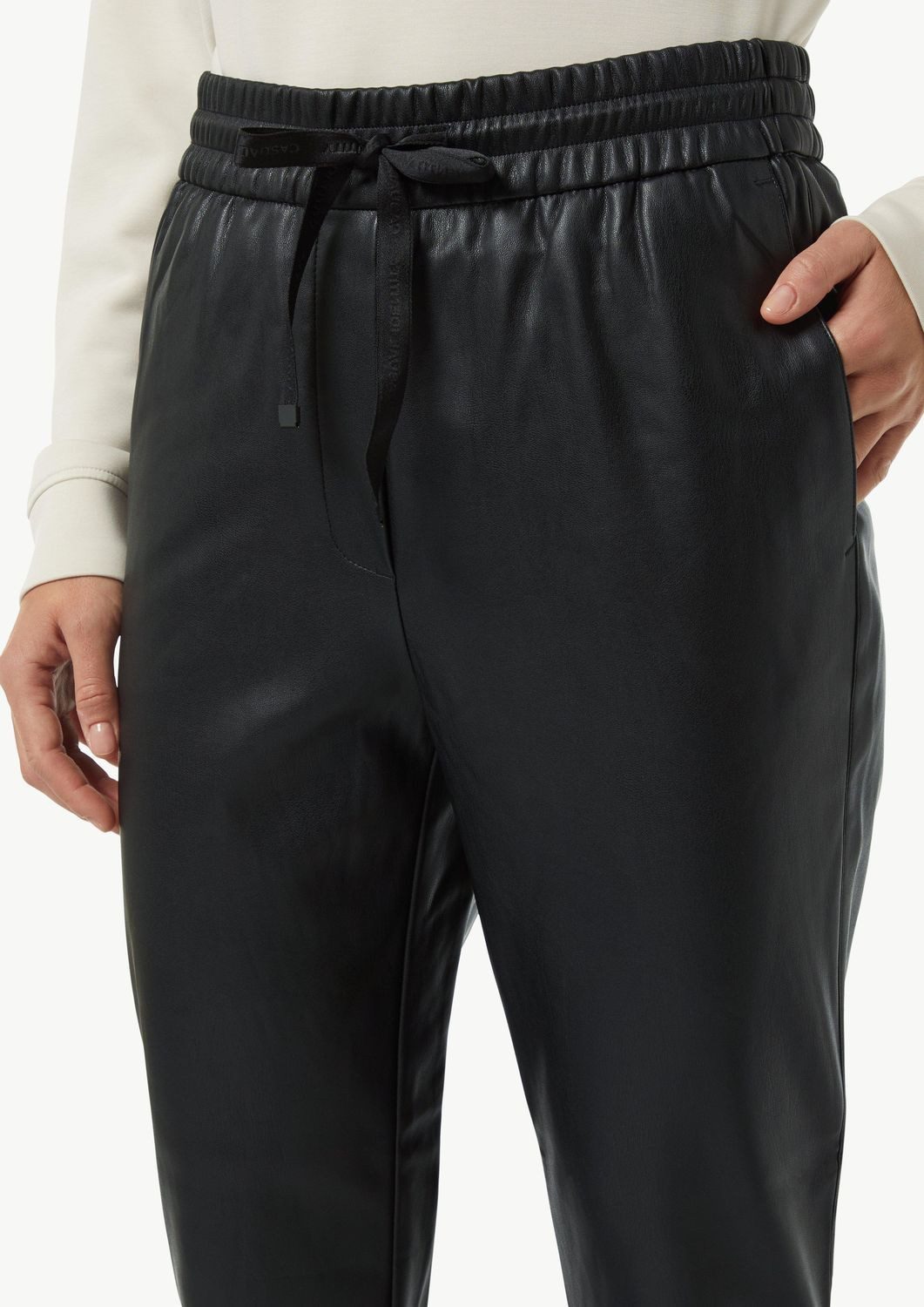 comma Stoffhose Casual (1-tlg) Joggpant, Lederoptik, Bindeband, Taschen günstig online kaufen