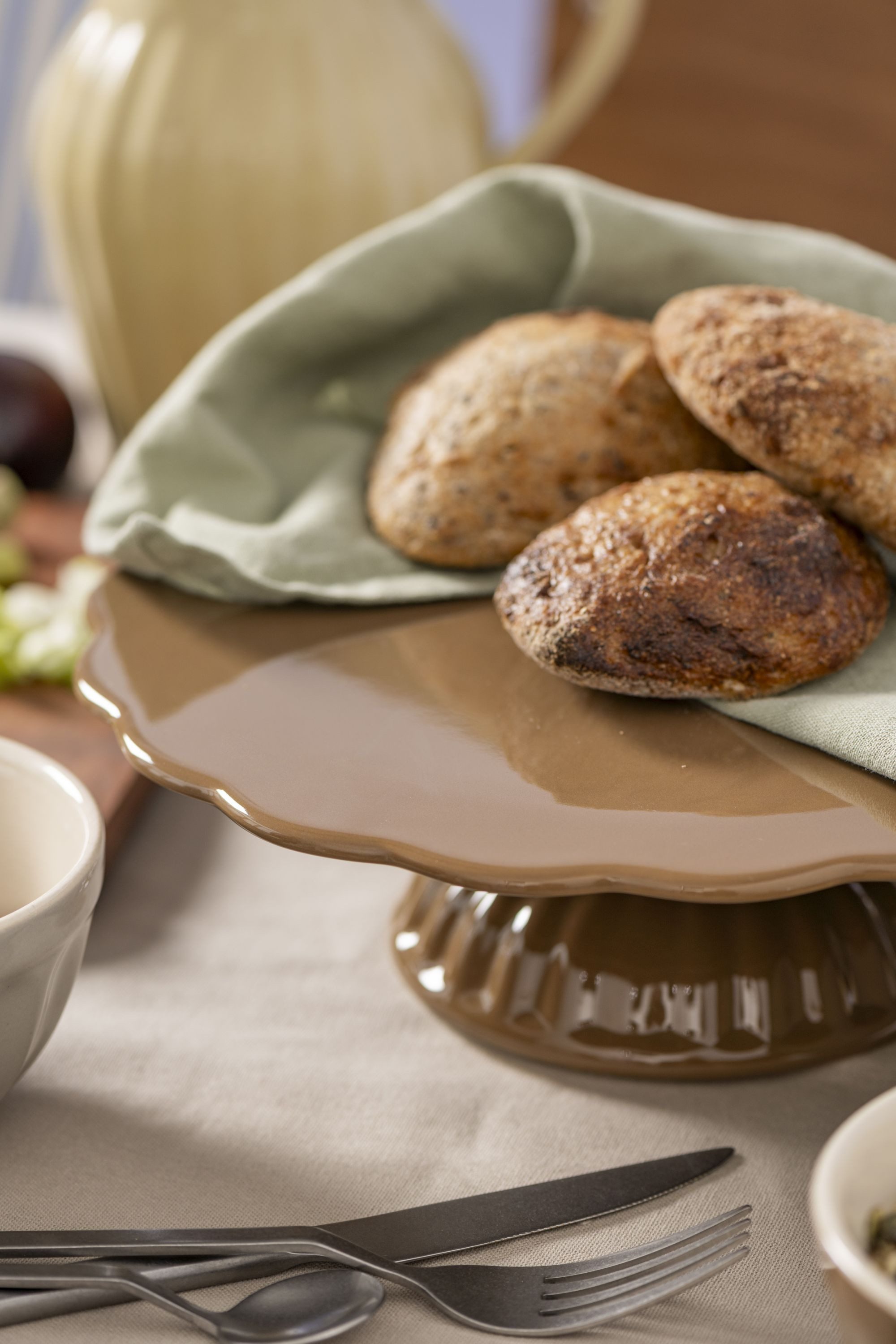 Ib Laursen Tortenplatte Tortenplatte Kuchenplatte Fuß Mynte Keramik Hazelnut Braun Ib Laursen, Keramik