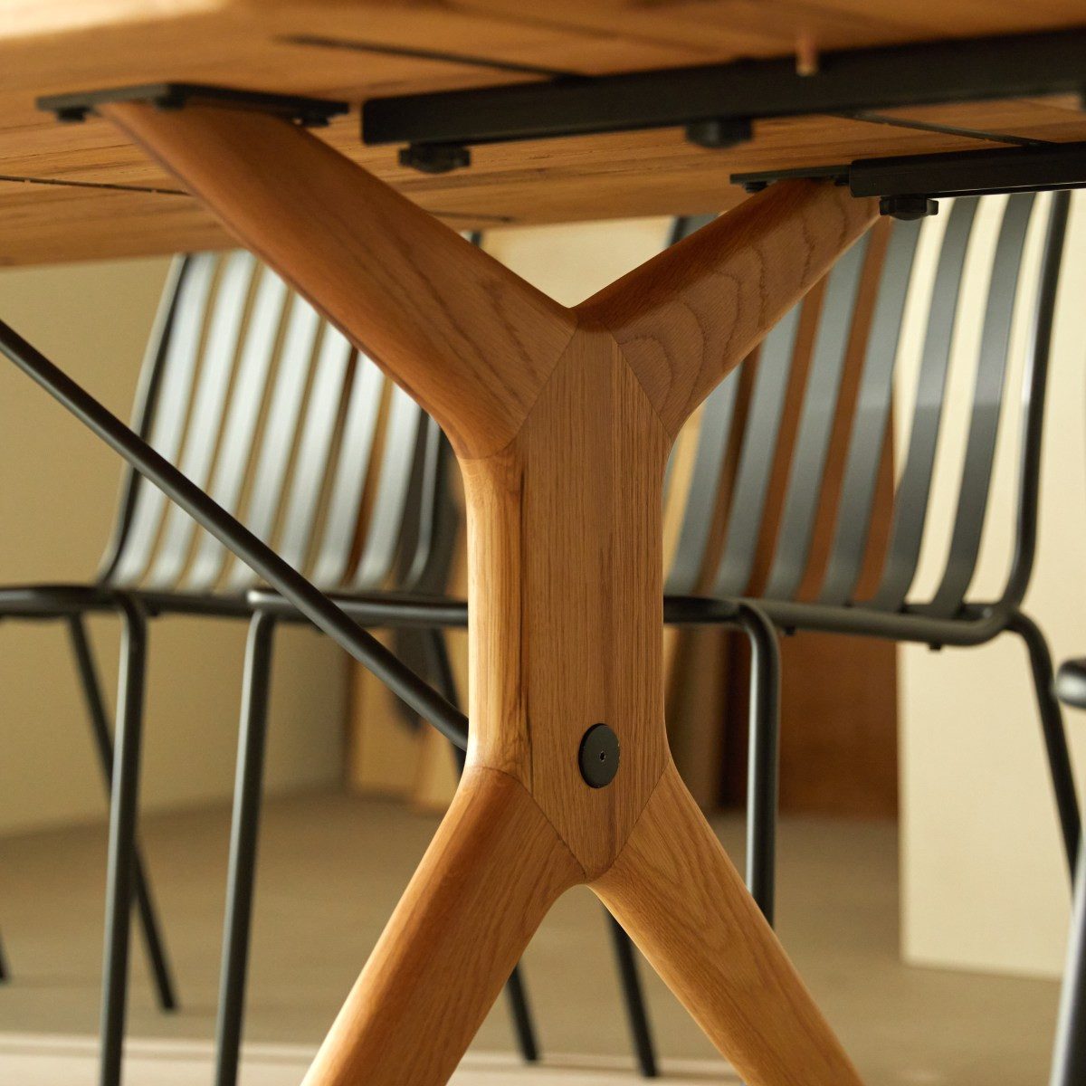 Tikamoon Esstisch Ausziehbarer Tisch aus massiver Eiche, 6-12 Pers. Martin