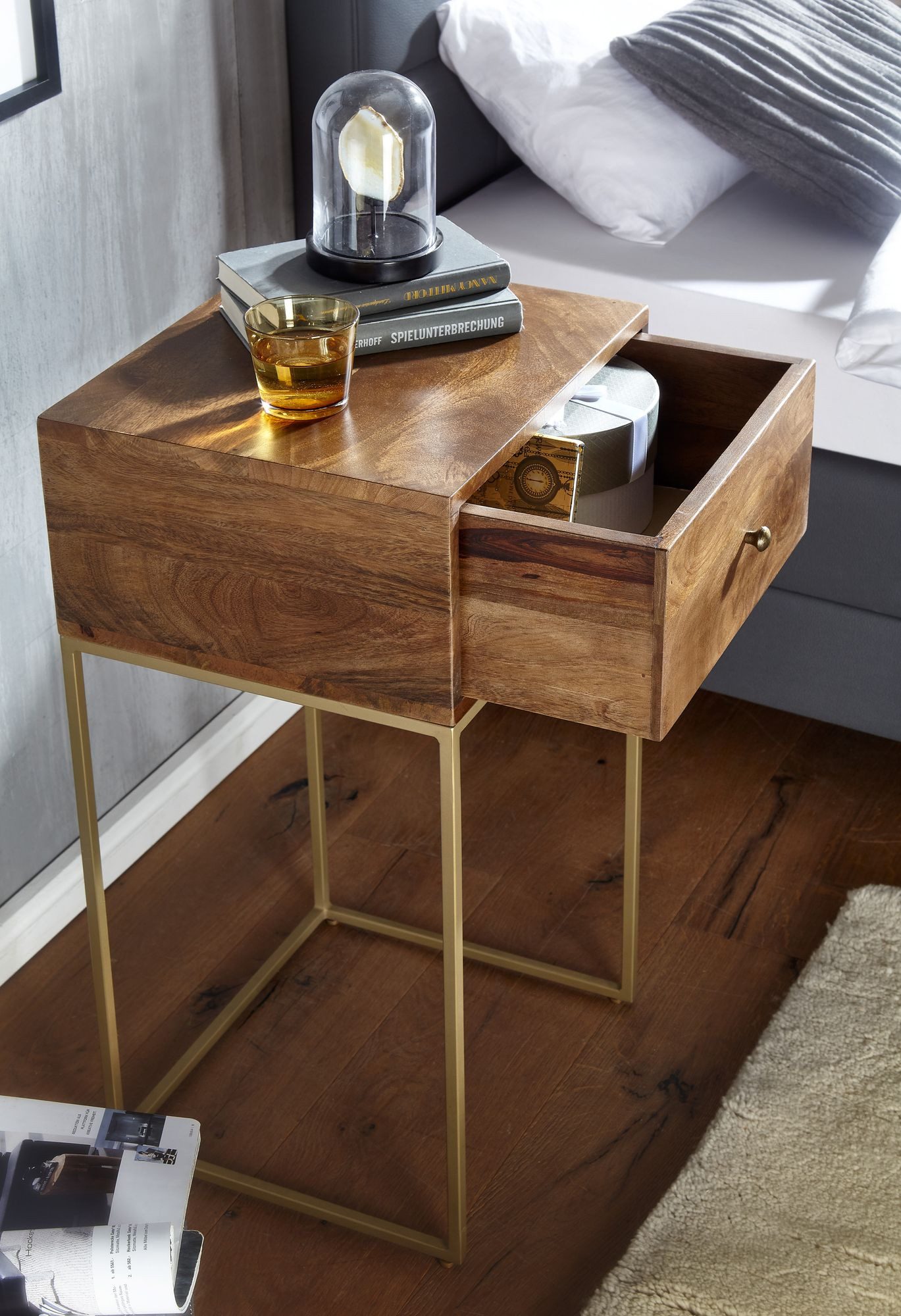 FineBuy Nachttisch aus Mango Massivholz mit goldfarbenem Metallgestell und Schublade – Nachtkonsole im Natur Design ideal für Boxspringbett, Nachtkommode mit St – Bild 4 von 5