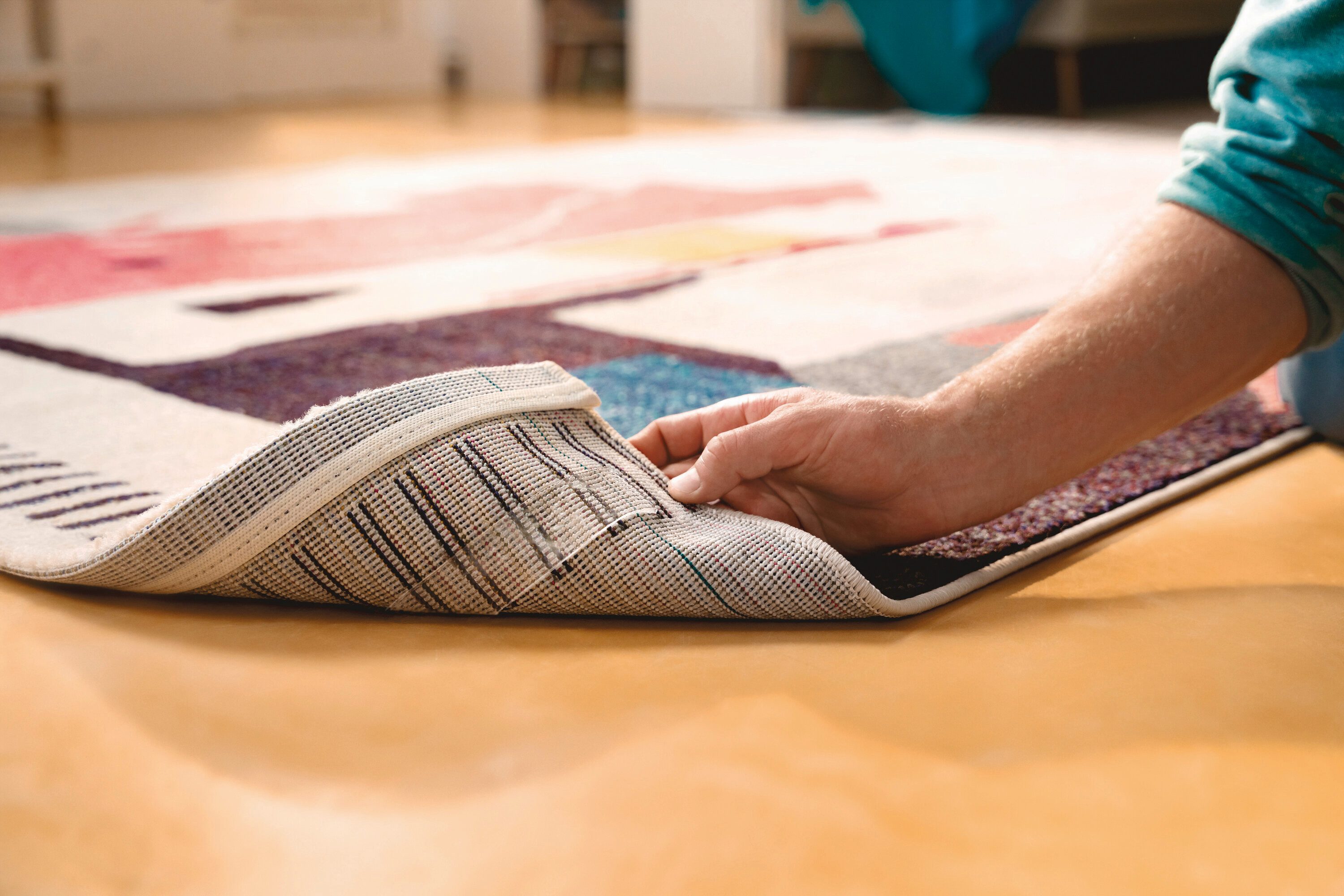 tesa Doppelklebeband Universal Tape mit Nano Power, doppelseitig transparent, extra stark (Packung, 1-St., wiederverwendbares, leicht ablösbares Montageband für innen und außen) Nanotape zum Befestigen, Dekorieren, Organisieren, Kleben ohne Nägel