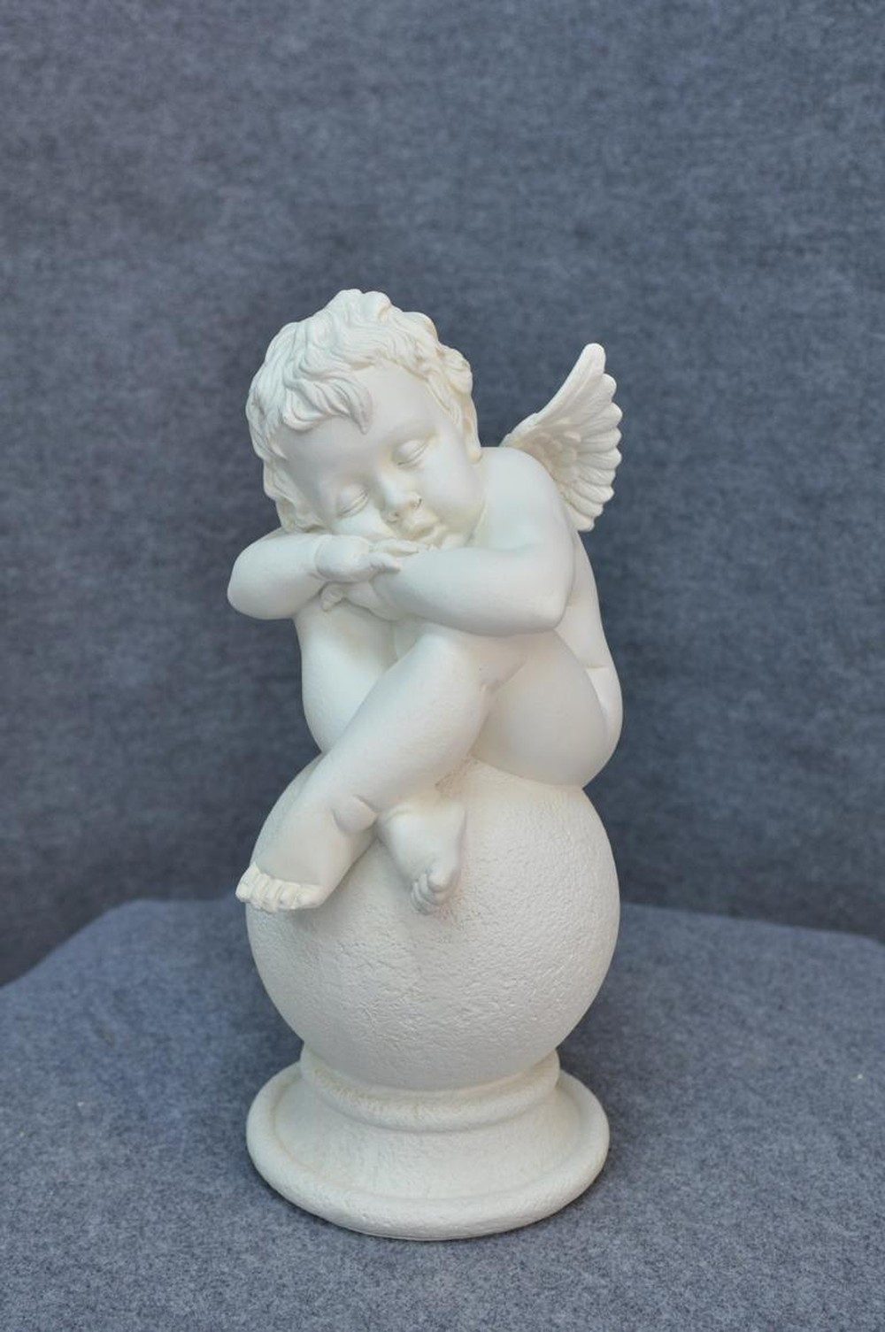 JVmoebel Engelfigur Engelsfigur aus hochwertigem Kunststein in elegantem Design, Made in Europa