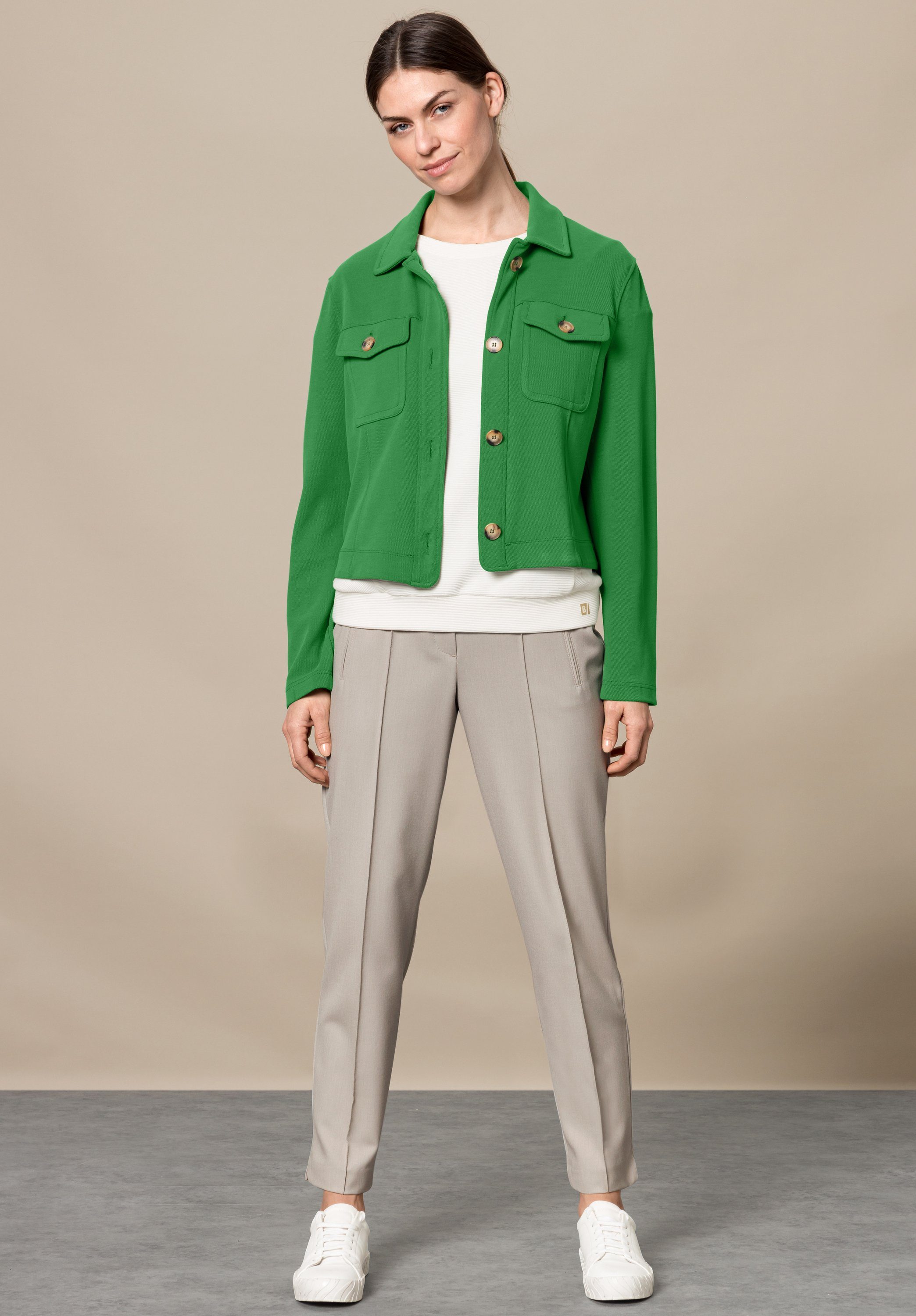 MIRANDA mit stylischen dark Trendfarbe Details in bianca greenery Kurzjacke angesagter