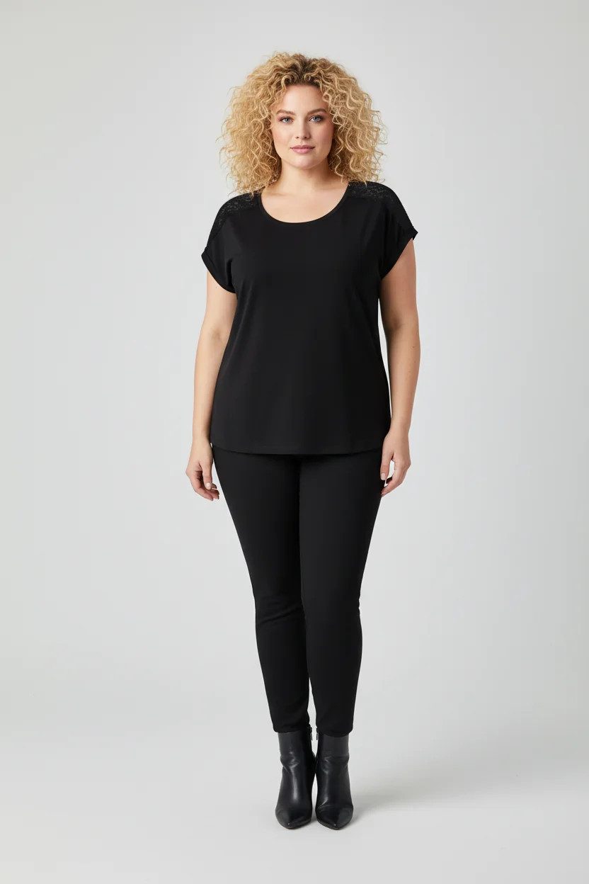 Shape of You Blusentop Kurzärmelige Strickbluse mit Spitzendetail an der Schulter.