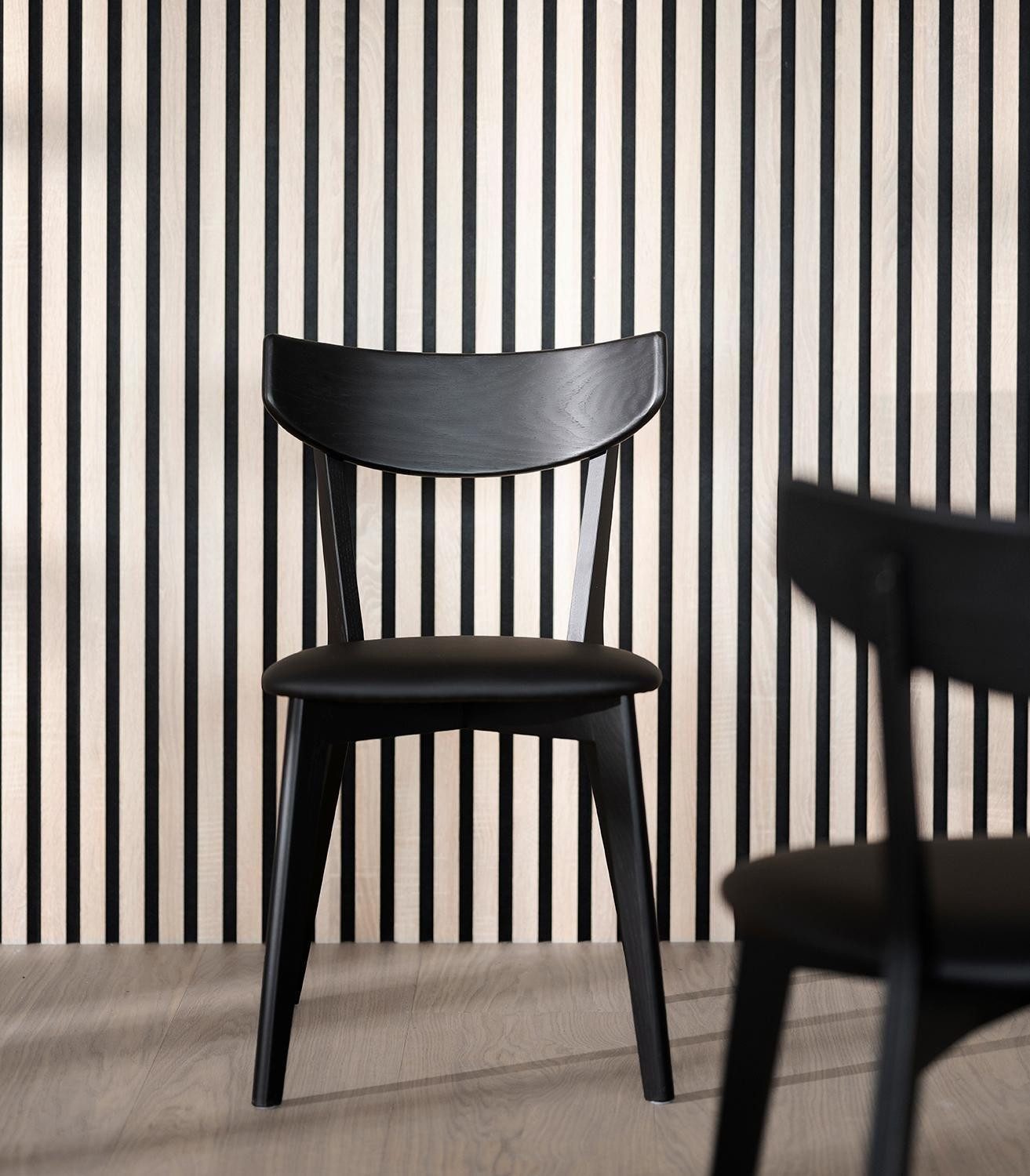 Polsterstuhl AMI, Schwarz, Eichenholz massiv gebeizt, Kunstleder, B 48 x H 80 x T 47 cm
