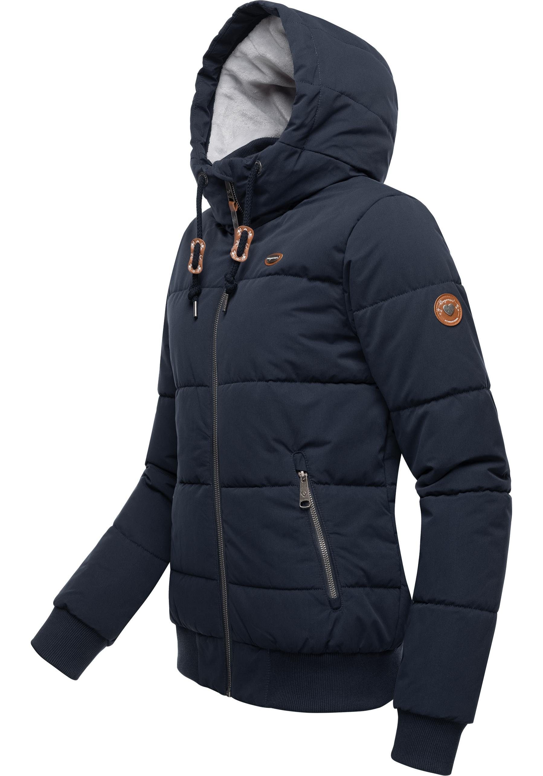 Ragwear Steppjacke Nuggys Solid stylische und taillierte Winterjacke, Kapuze  mit Kordeln und Reißverschluss, Außentaschen