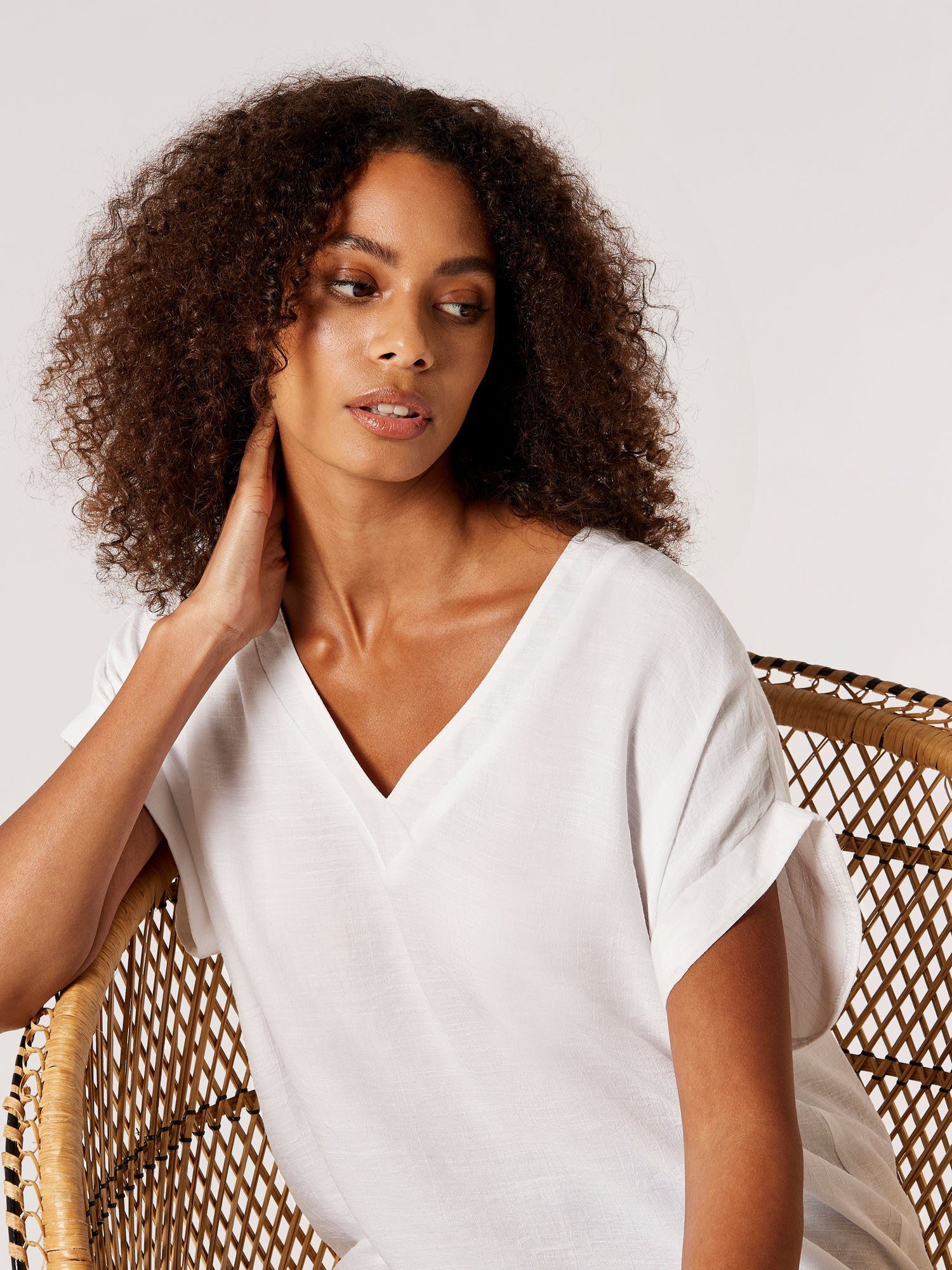 Apricot Klassische Bluse Slub Shimmer V/Nk ButtonBack Top mit Zierknopfleiste am Rücken