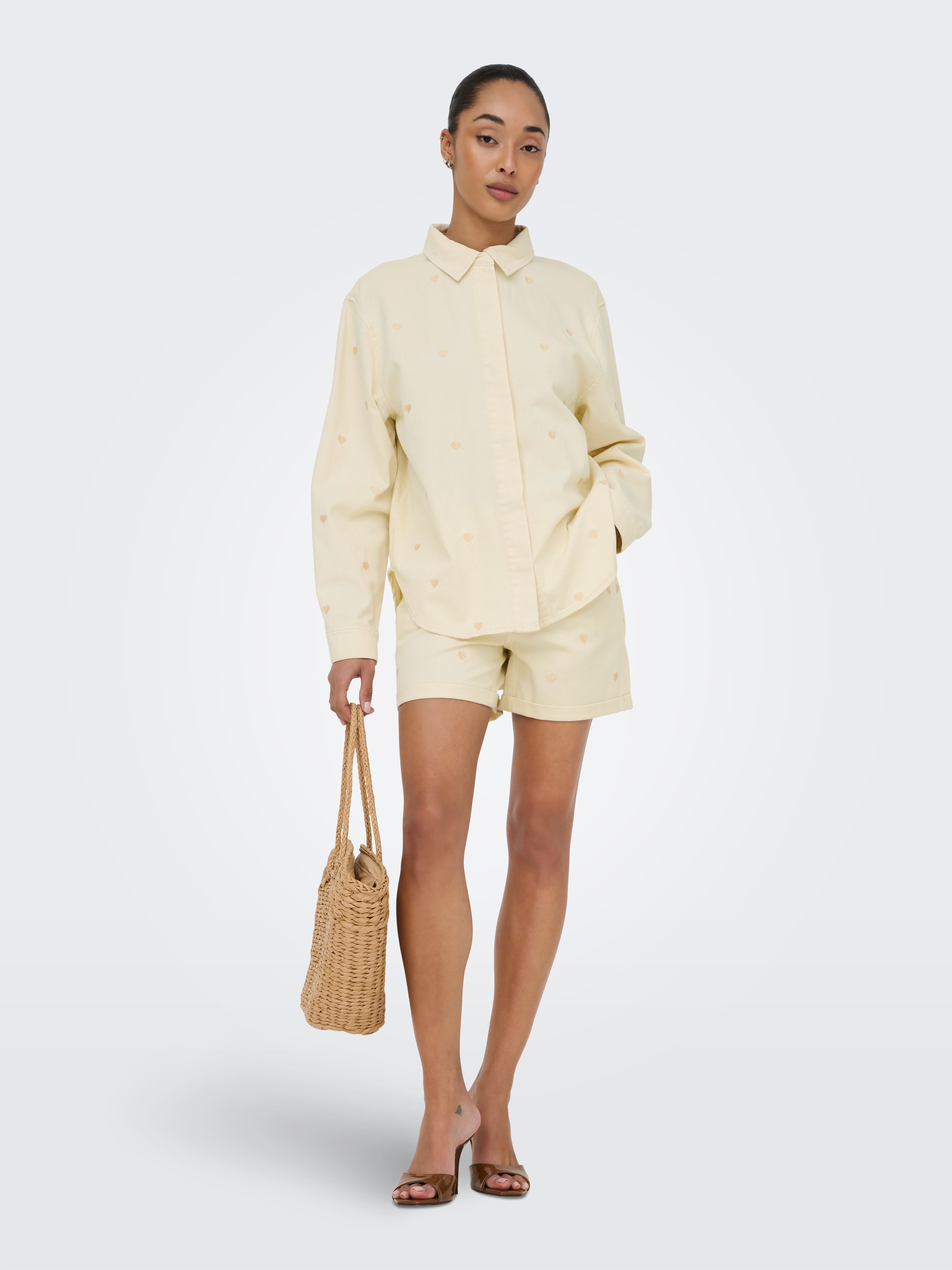 ONLY Jeansshorts ONLVEGA HW EMBROIDERY DNM SHORTS GUANOOS Baumwolle, High Waist