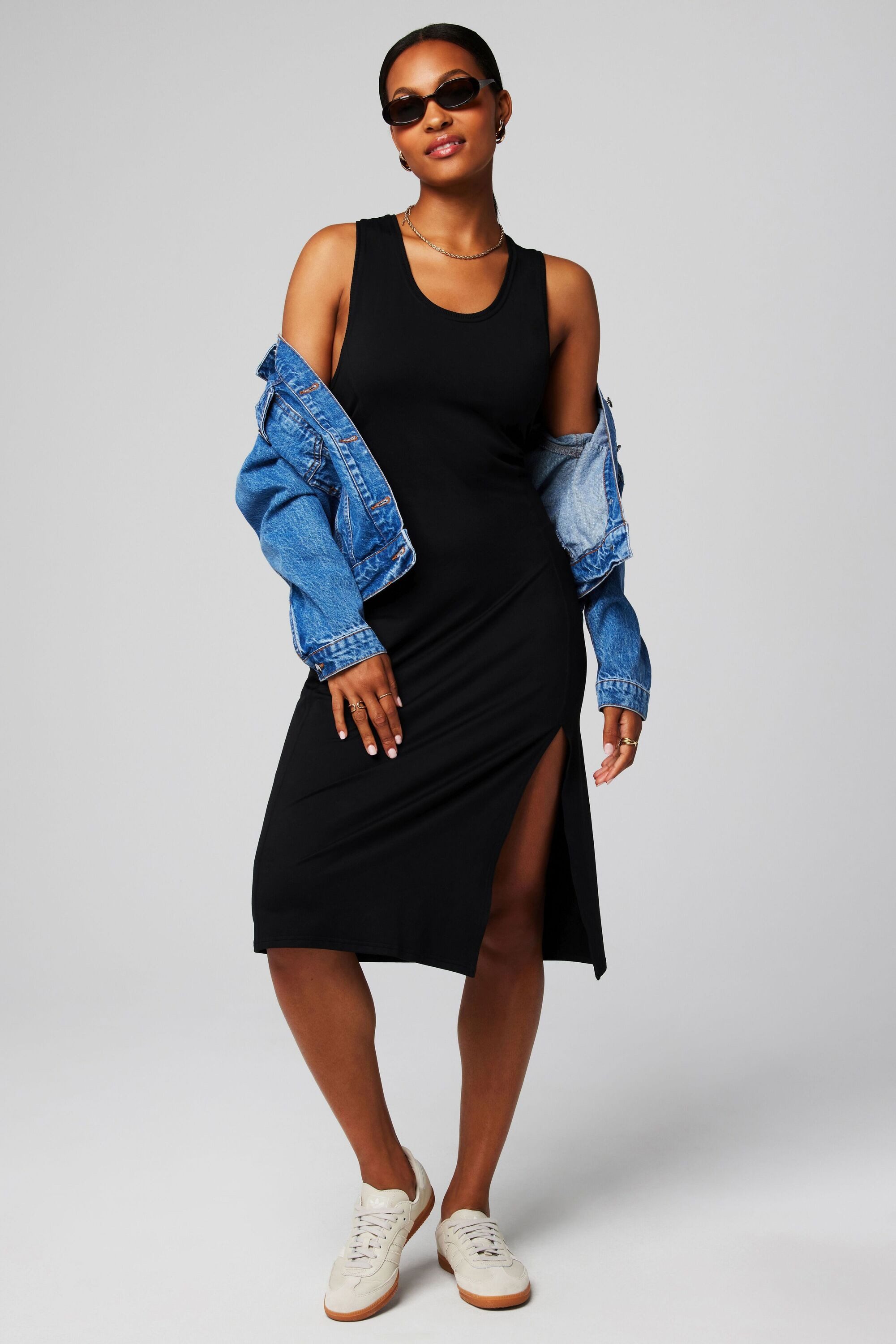 Fabletics Shirtkleid CLOUD JERSEY MIDI DRESS (1-tlg) mit Schlitzdetail – Bild 4 von 5