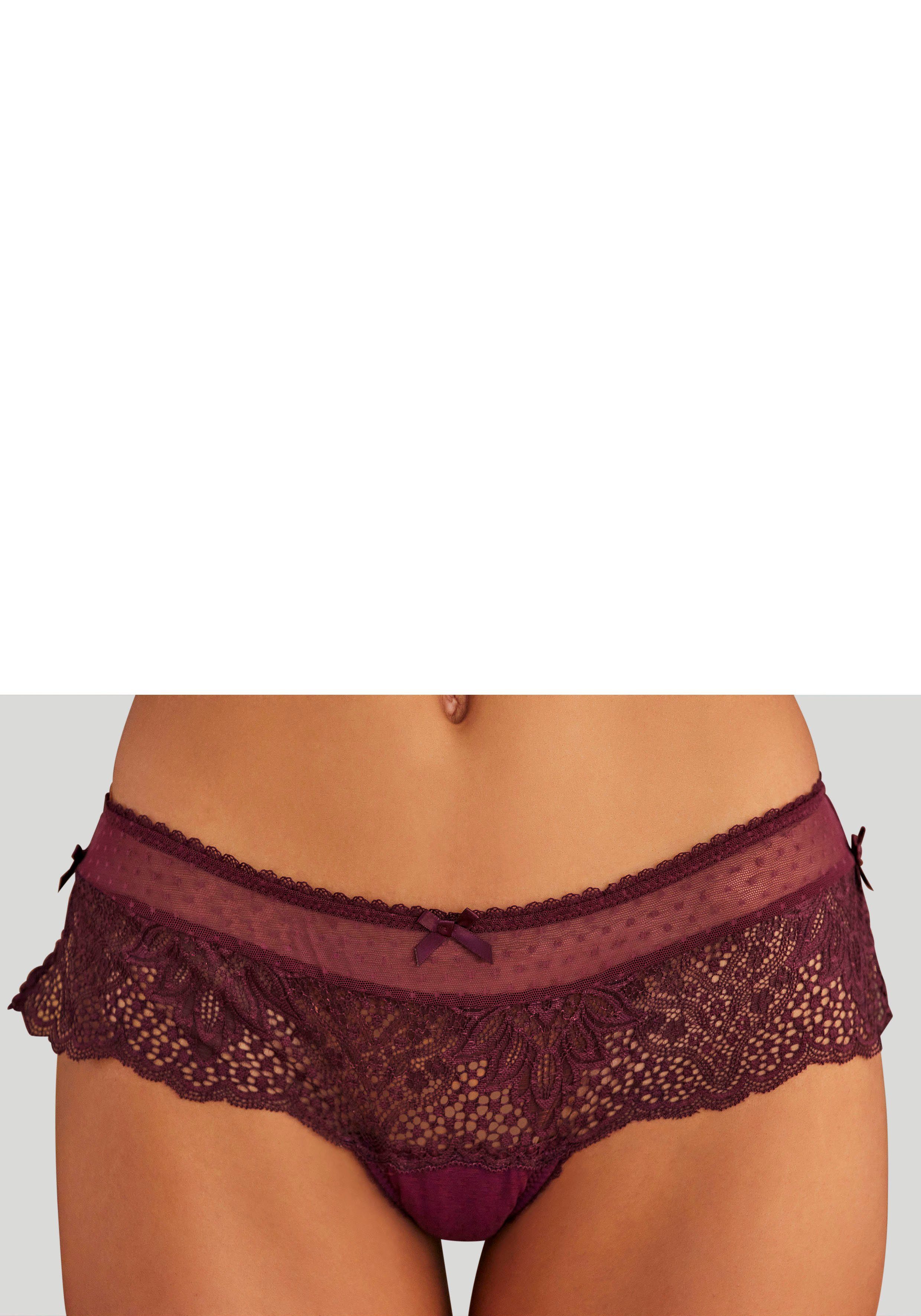 Vivance Stringpanty aus extravaganter Spitze mit seitlichen Schlitzen