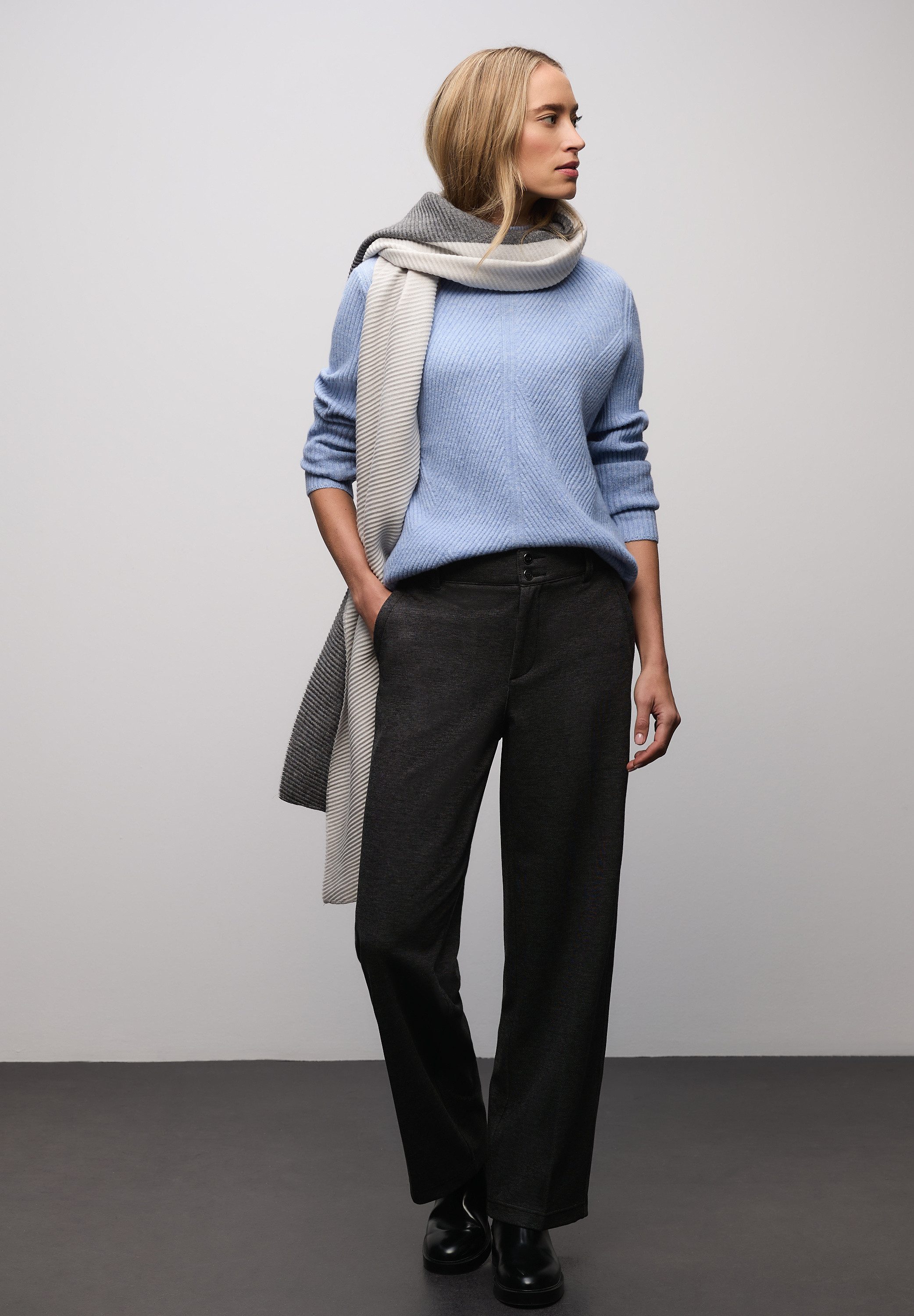 STREET ONE Stehkragenpullover mit dezentem Strukturmuster