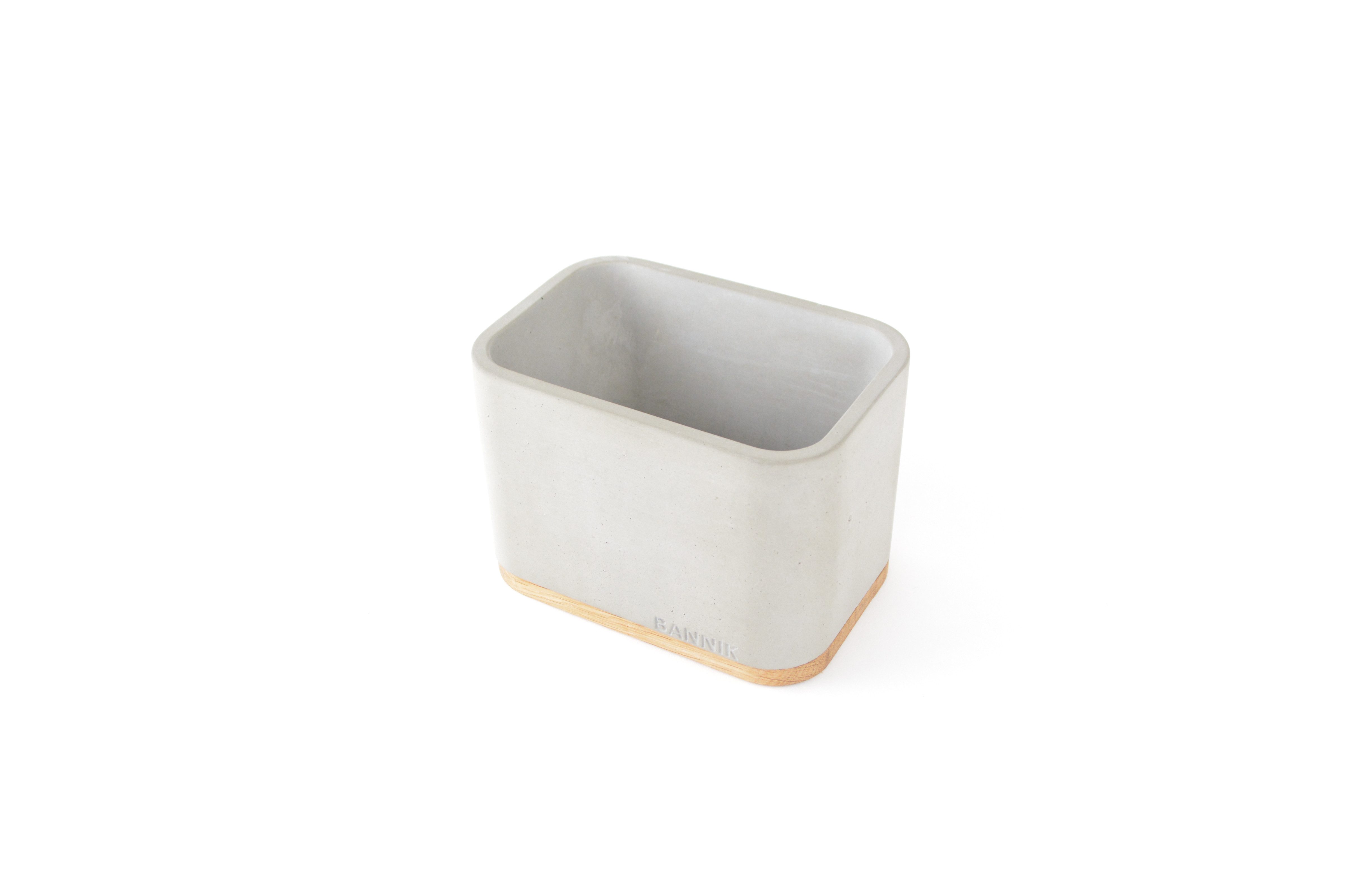 Bannik Pflanzkübel Pflanzgefäß 150 aus Beton (15x10x11cm), Elegantes handgefertigtes Pflanzgefäß mit Holzuntersetzer für Zuhause