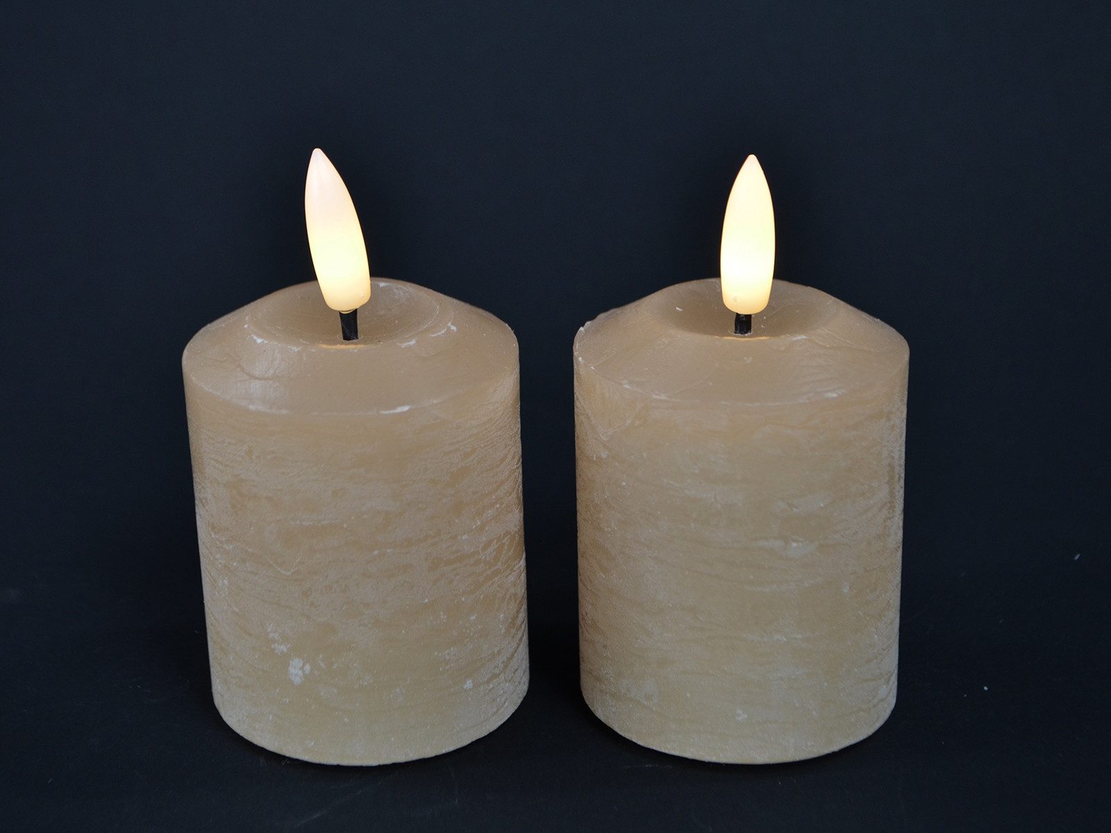 finehomegarden Stumpenkerze LED Kerze Echtwachs Set/2 kaffee mit Timer Ø5,2cm H6,5cm Dinner (Set, 2-tlg), Stumpenkerze Wachskerze Advent Dekoration