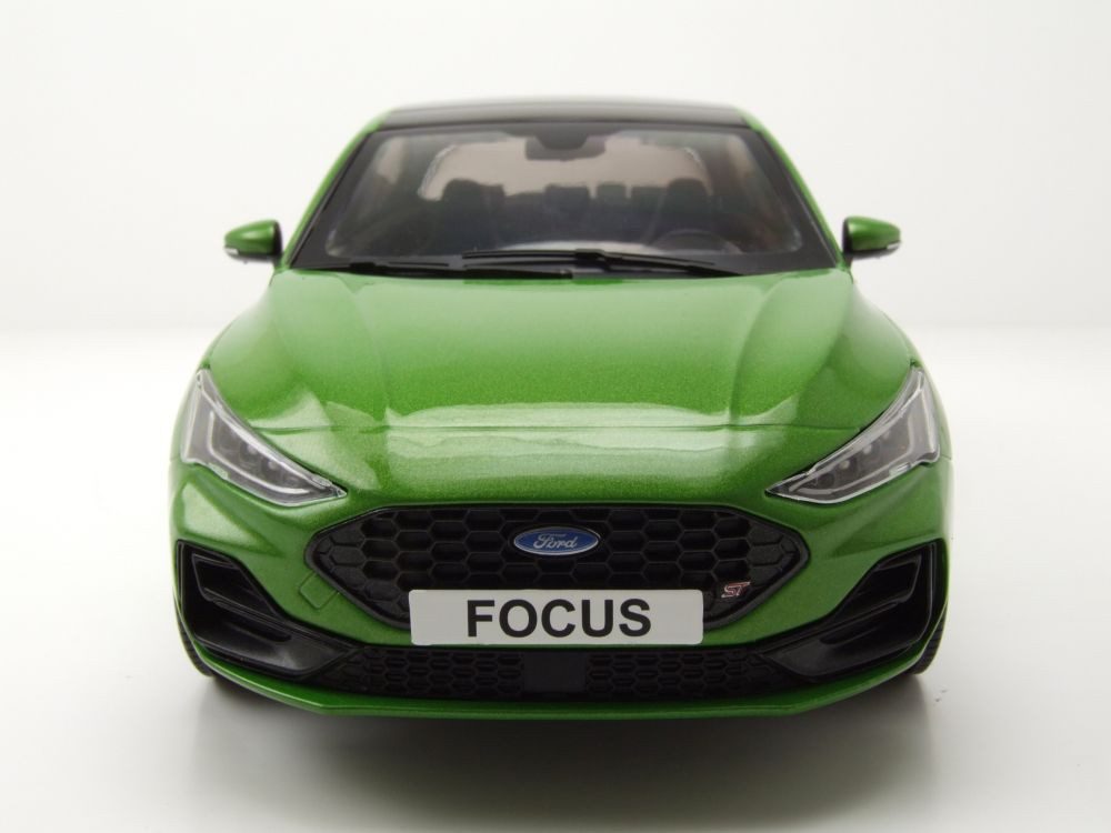 MCG Modellauto Ford Focus ST 2022 grün metallic, Maßstab 1:18