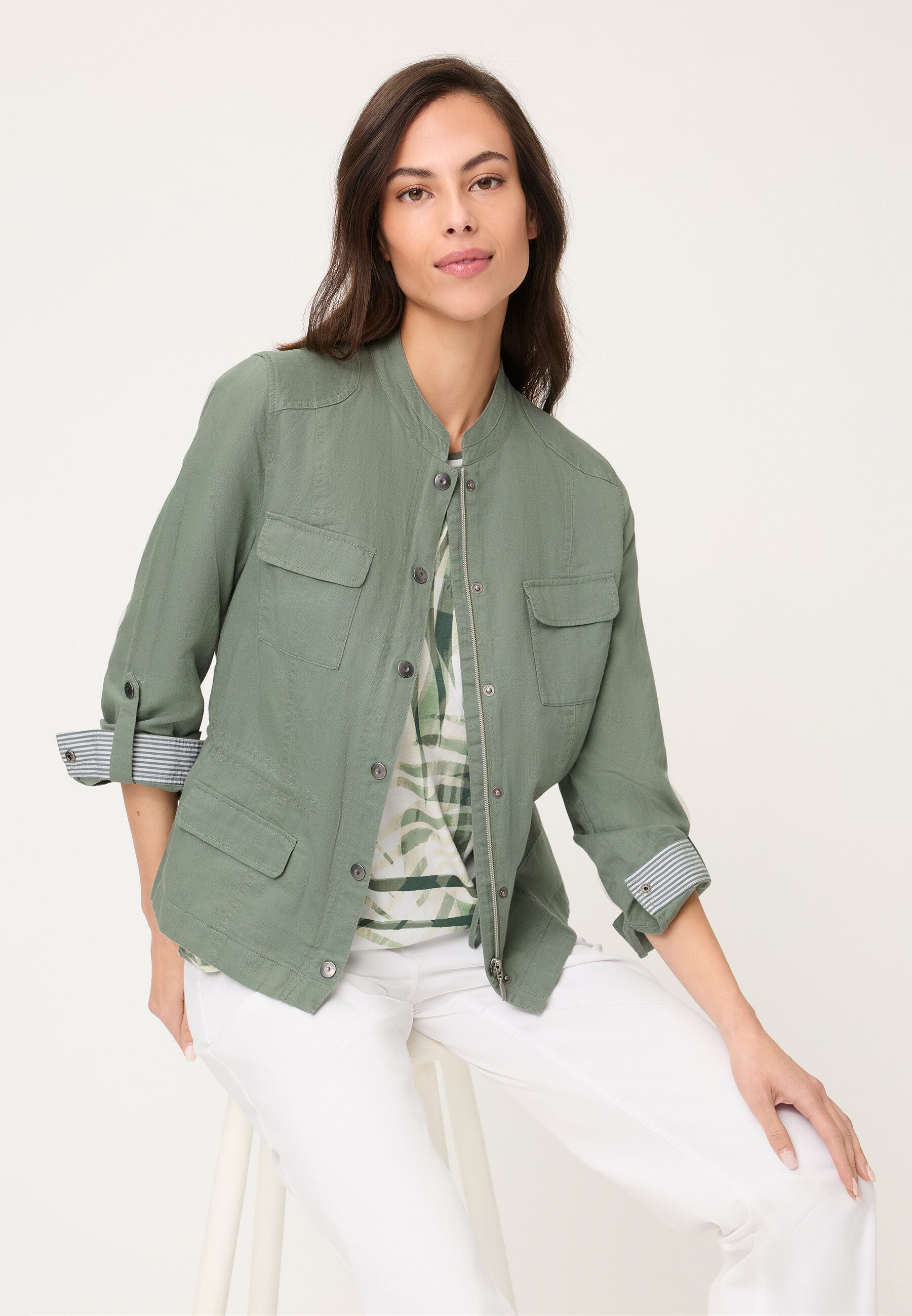 Kurzjacke Jacke mit kleinem Stehkragen