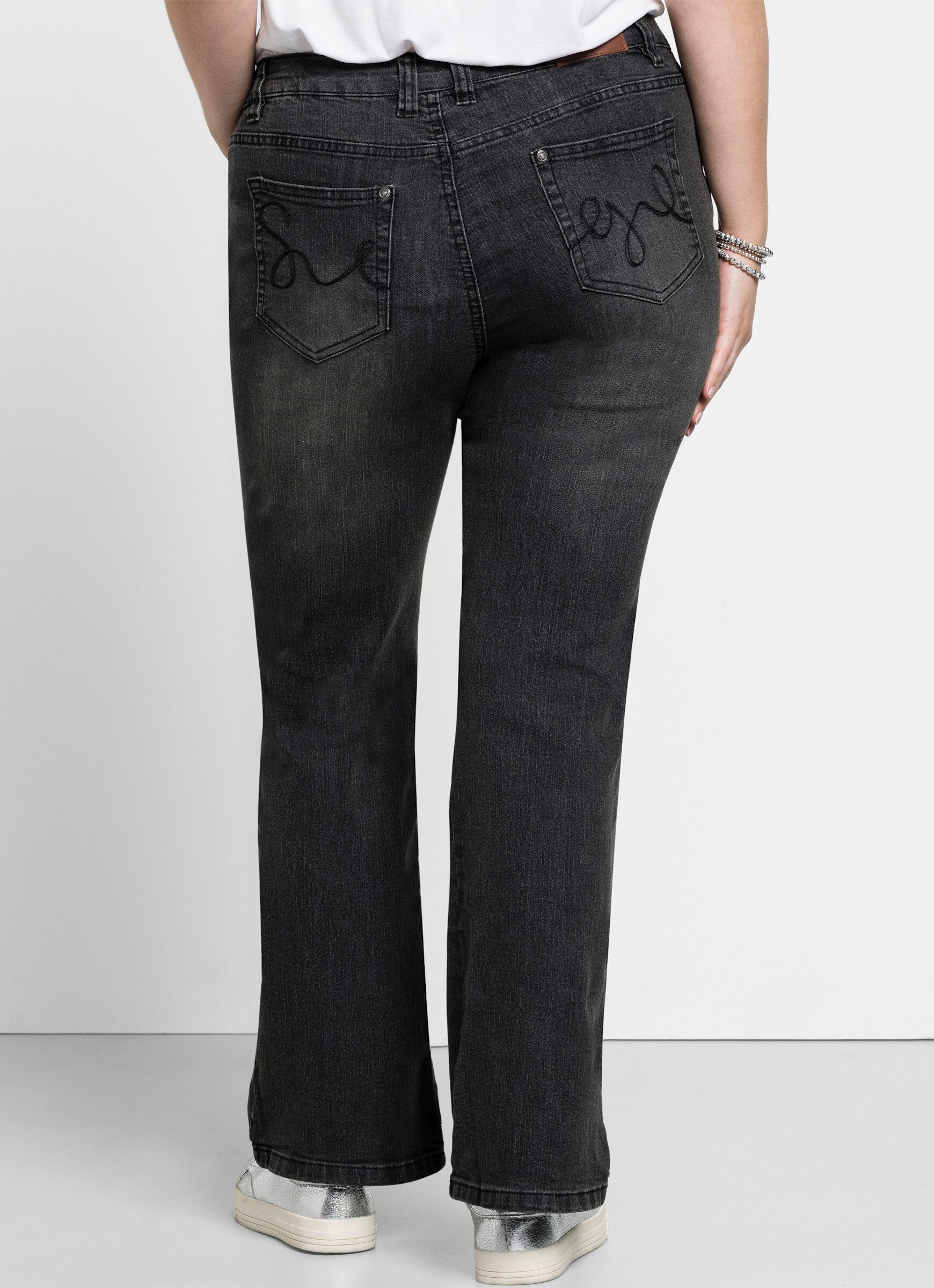 Sheego Bequeme Jeans Bootcut-Jeans in 5-Pocket-Form, mit Used-Effekten